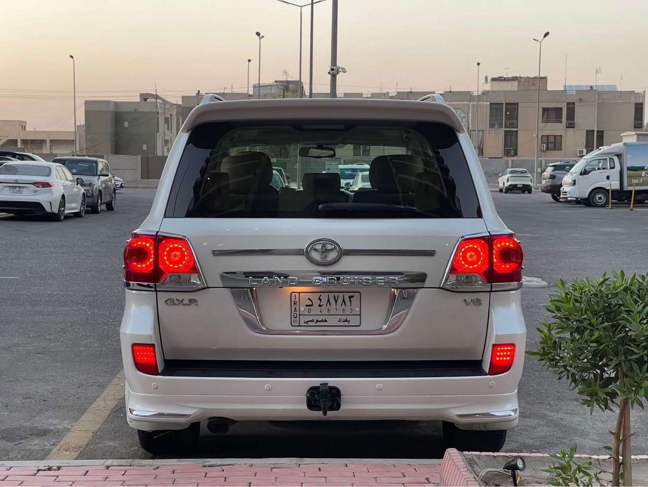 لاندكروز بريم ٢٠١٤ مكفولة ١/١
الرقم بغداد تحويل ثاني يوم 
السعر ٣٤٠$ ورقة 
المكان بغداد حي الجهاد 
للاستفسار الاتصال ***********
واتساب *********** بغداد, العراق
