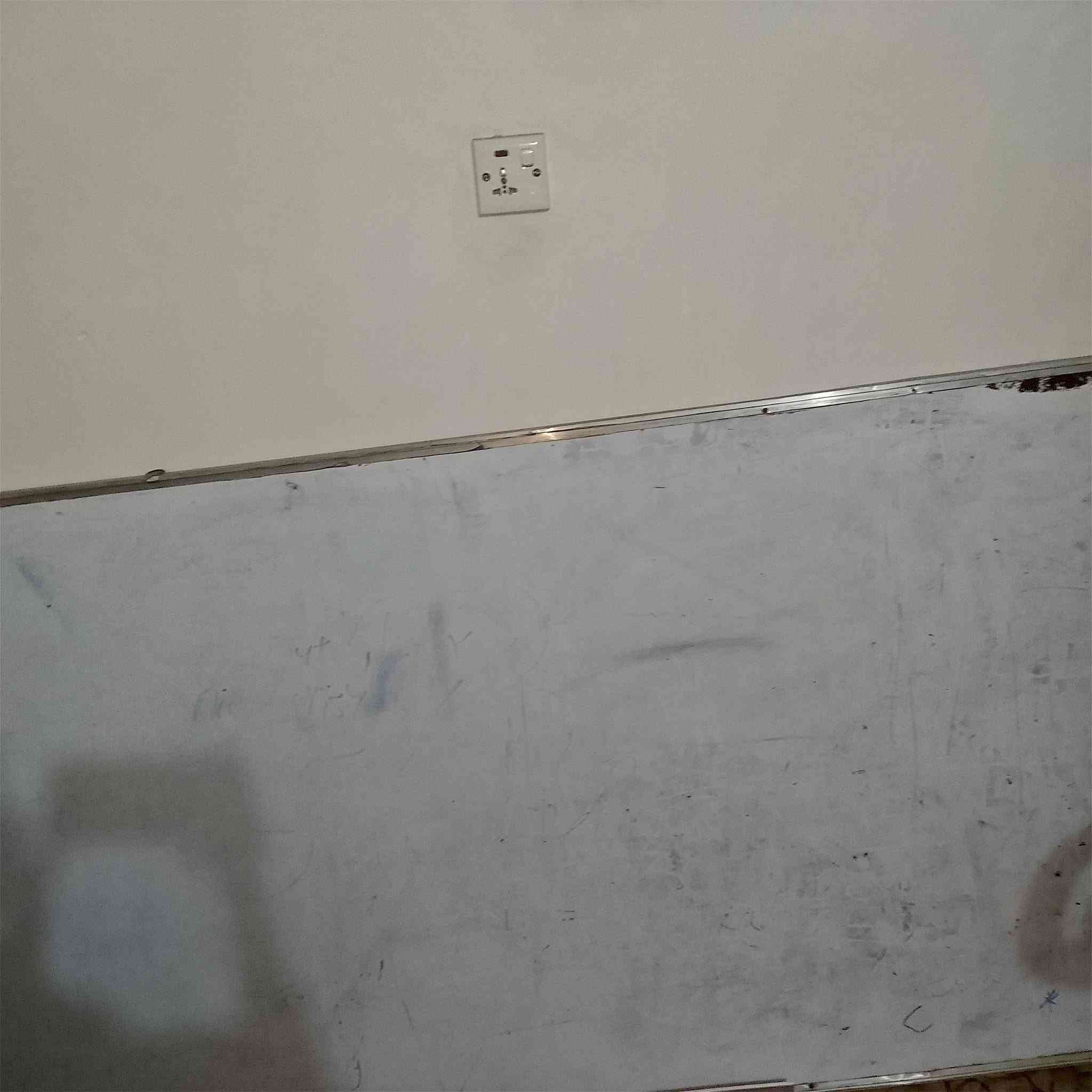 يوجد مجموعه معروضه للبيع باسعار مناسبه 
الكنتور 3باب مع الملحق ميز التواليت 75
ميز الدراسه 20
ميز مكواه 10
السبوره حجم كبير 30
الرقم ***********
العنوان بغداد منطقه الشعب نهايه شارع الصحه
