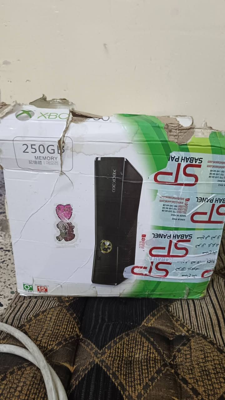 السلام عليكم بلي اكس بوكس للبيع نظيف اي عيب ما بيه على البلاد يدات اثنين بلاديات 140 لعبه بي السعر  130 وأبي مجال بسيط تعال خاص أو الاتصال عل رقم ***********
