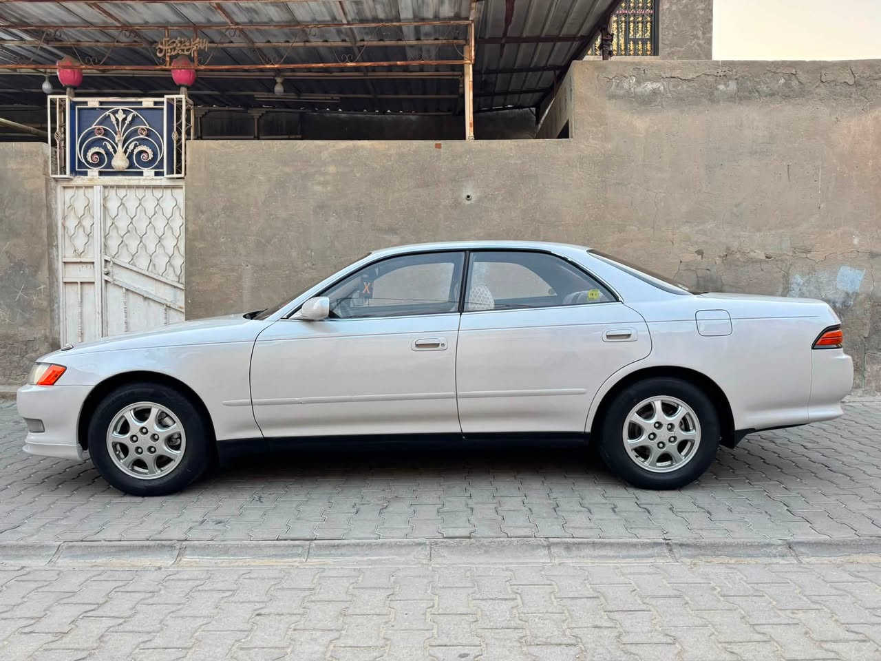مارك نفخ لون لؤلؤي موديل 1993 أصل رقم ديالى سنويه جديدة شرط التحويل مكينة وكير 2500جدد كهربائيات كلهه شغاله تبريد ثلج حداديه جديده أمام خلفي تخم تاير جديد مكفوله من الكص والظربه والنقل الجثه والصبغ كفاله عامه سياره بلاديه وجاهزه بدون نقص مكان السياره السماوه
 الرقم ***********
