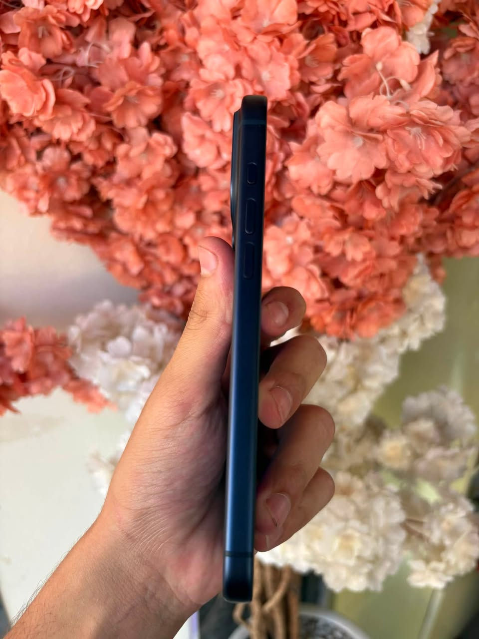IP 17 PRO MAX 512 ESIM 
الجهاز جديد عدد دورات الشحن 0 
الون نيلي 
ويا كفر IC اصلي 
بطارية 100 
نخسة اليسم J/A 
للتواصل *********** 
العنوان بغداد العامرية شارع المنظمة 
السعر 2,000,000
