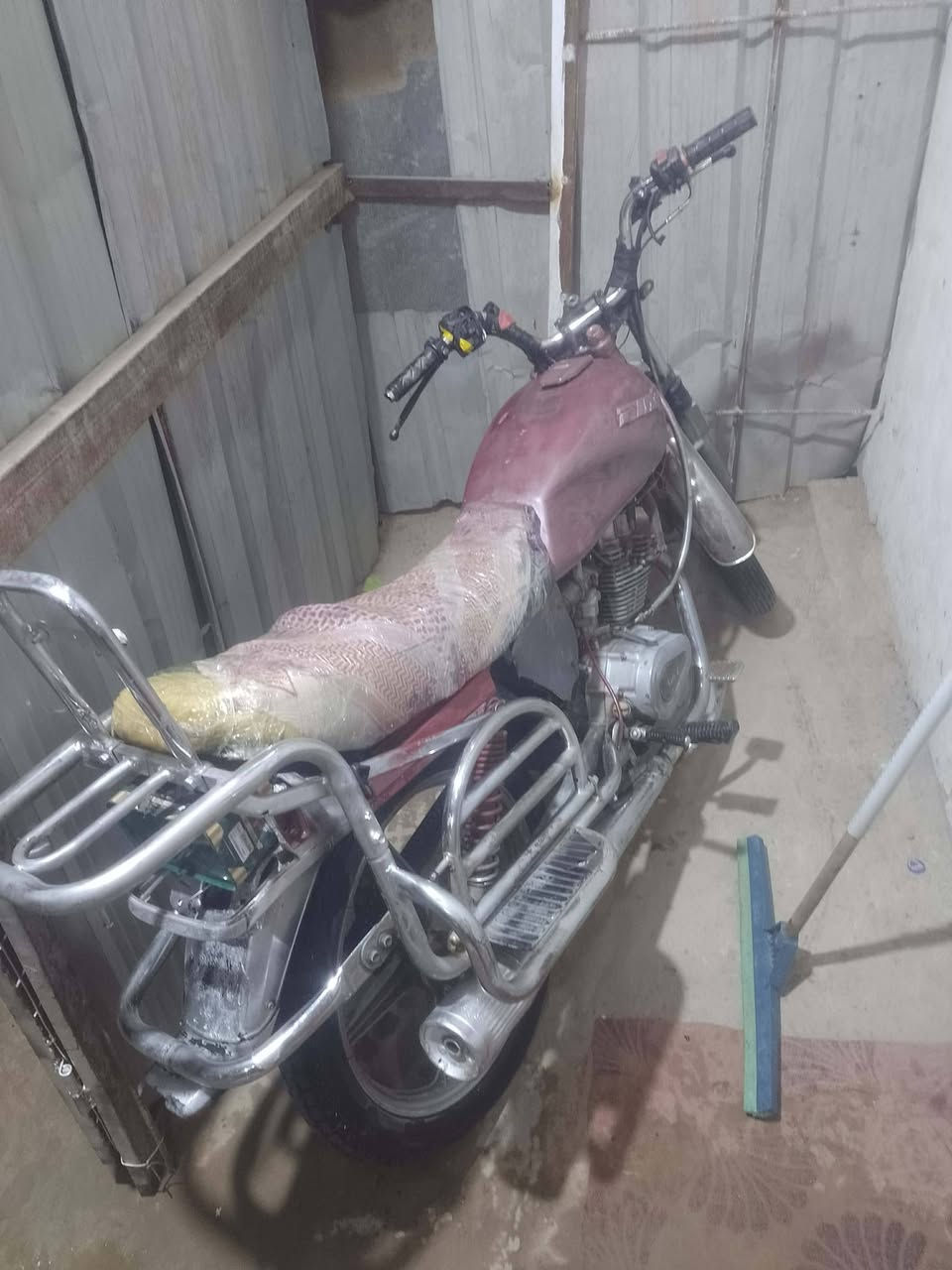 دراجه للبيع المضافه مثل ماوضح بل صوره اوراق السعر 325وبيها مجال العنوان كوت حي الحكيم ***********
