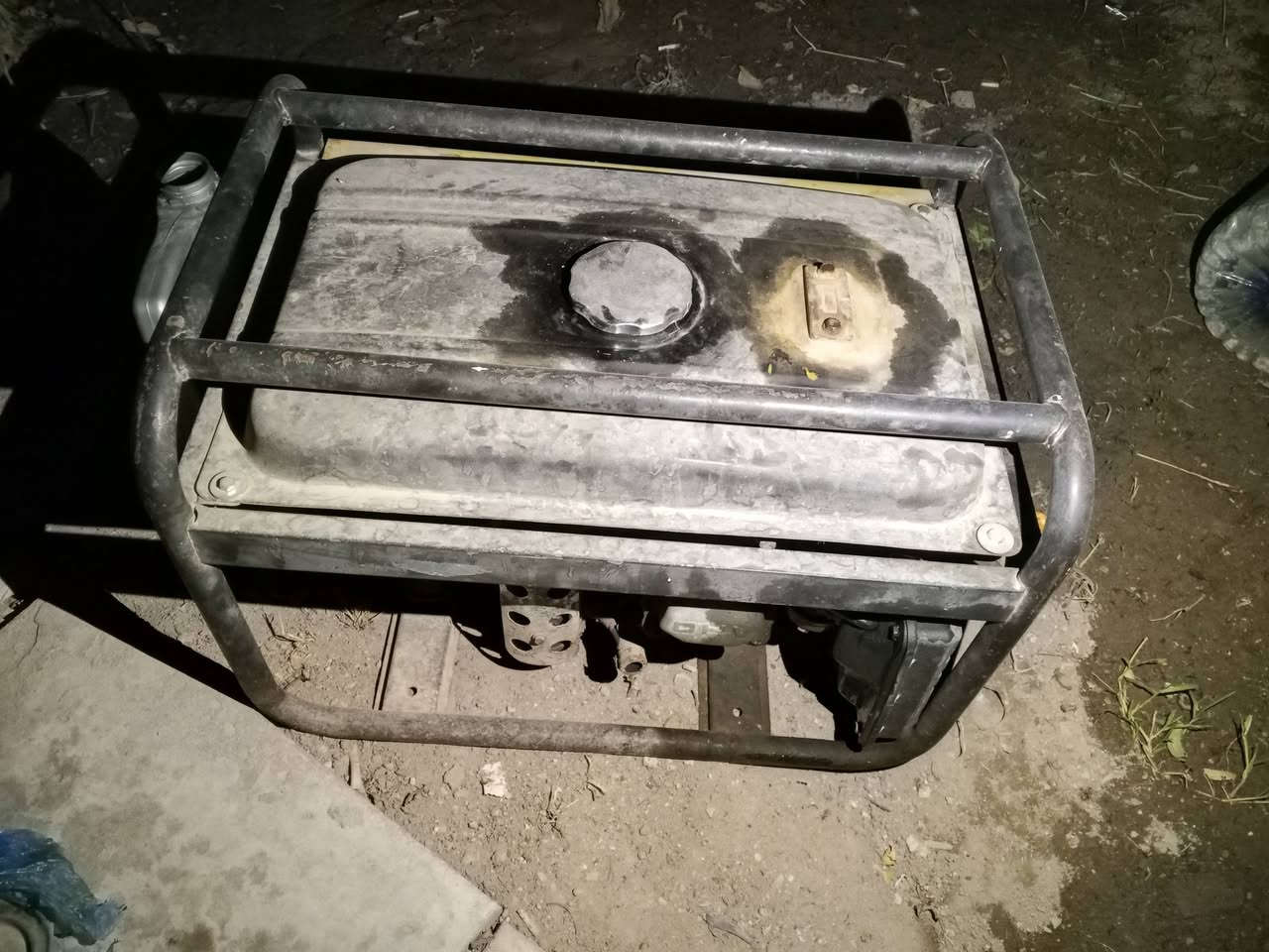 مولدات عدد 2 وحده نضيفه وعل فحص والثانيه مفلشهه بس غراضهه كامله للبيع السعر 75 ثنينهن مكاني ابوصخير ***********
