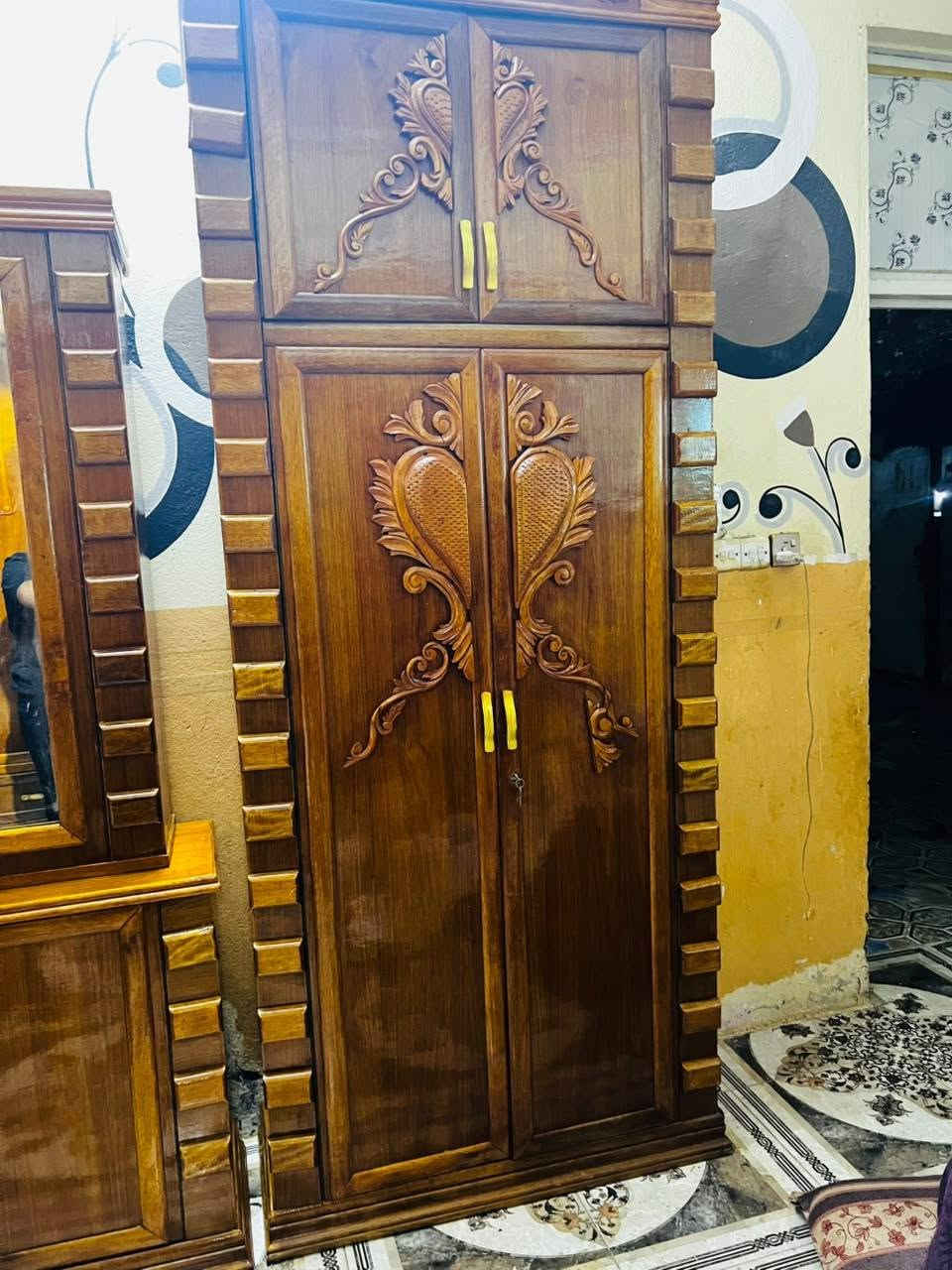 بسم الله الرحمن الرحيم
سلام عليكم
غرفه اخشاب للبيع صاج داخل وخارج غرفه نضيفه لسعر 850 وبيهة مجال
 الرقم ***********
