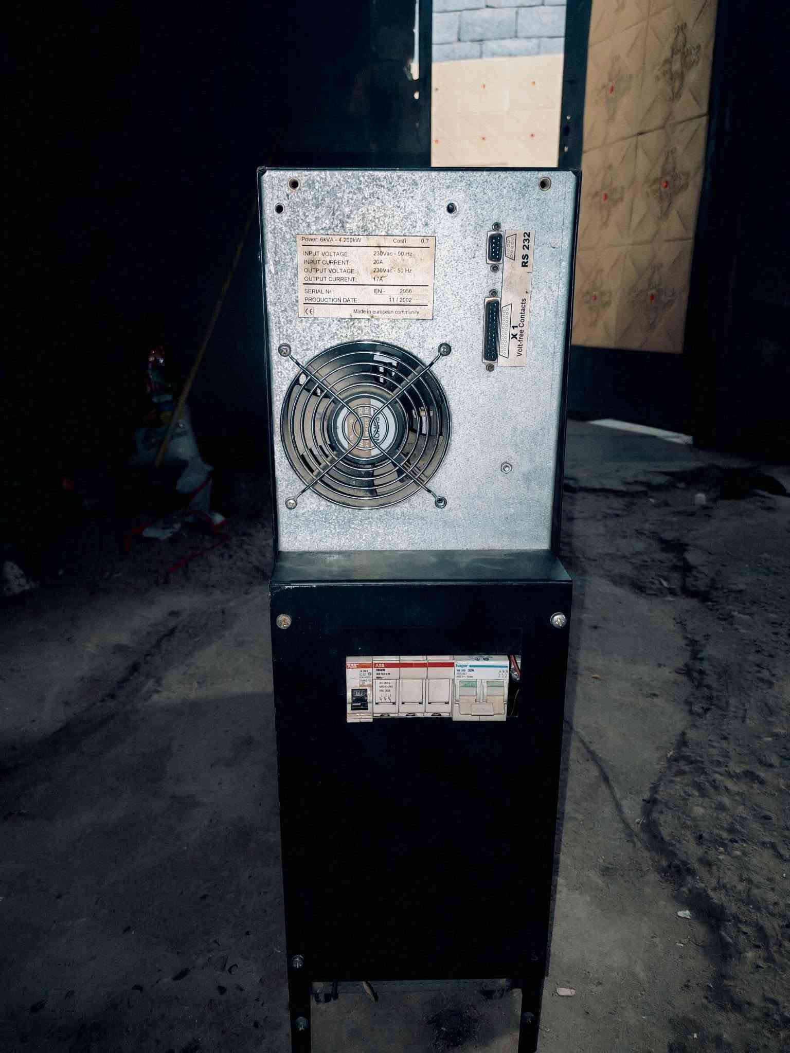 السلام عليكم UPS يحتاج بطاريات المواصفات  UPS صناعي 6KVA / 4.2KW بدون بطاريات 
UPS صناعي قدرة 6KVA – 4.2KW
Input: 230V AC – 50Hz
Output: 230V AC – 50Hz
Input Current: 20A
Output Current: 17A
صناعة أوروبية – اعلى سعر ابيع 
مكاني بغداد
