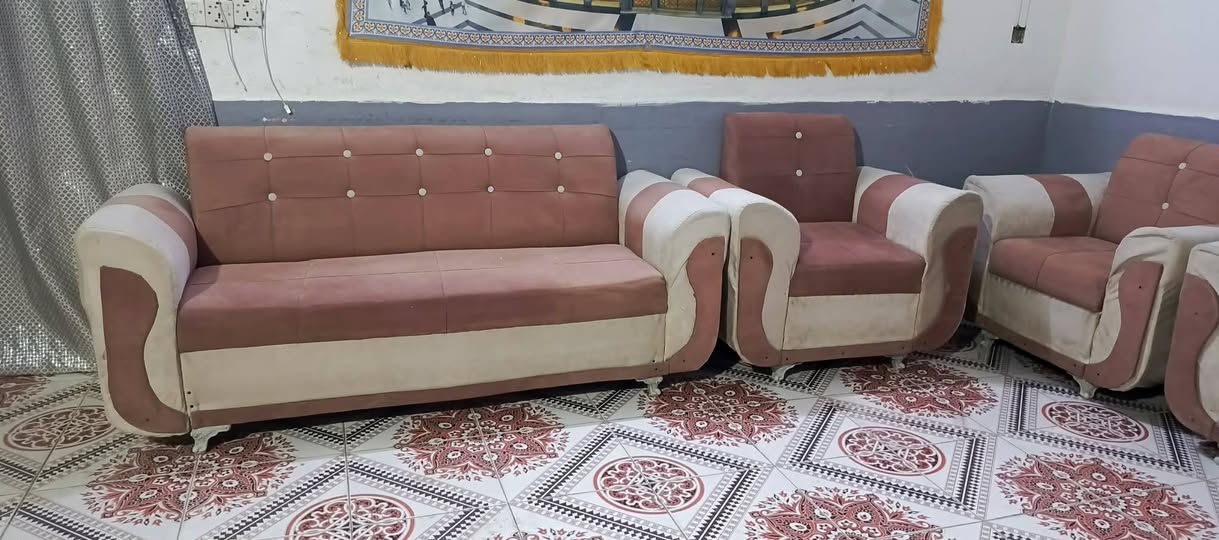 َمكلفه بالنشر
 تخم خمس قطع عشر مقاعد للبيع  ب١٨٠ الشراي يتصل على  ***********
