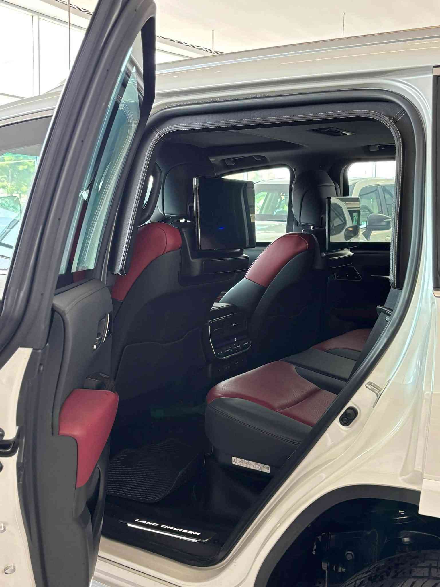 لاندكروزر VXR • مصفحة B6+ • ٢٠٢٤