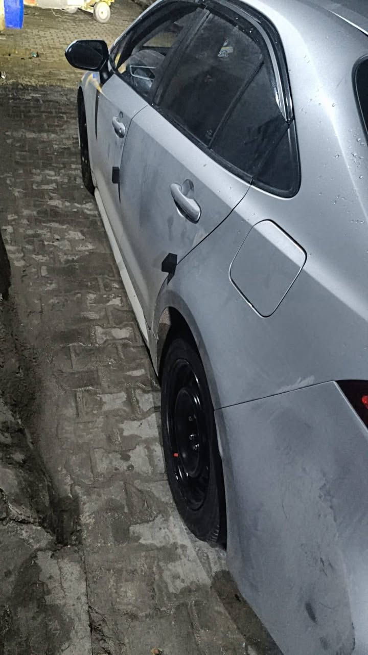 السعر ١٤٠ وبيهة مجال قليل
لحادث كما موضح بصور تبديل باب خلفي + بارد بل جاملغ خلفي
  محرك گير كفالة عامة
 رقم بغداد باسمي
المواصفات
رادار امامي ‼️

تحديد مسار + سياقه ذاتيه 
مانع تصادم 🚳 توقف ذاتي 
لدات اماميهLED 
لايت زينون بلادي عالي ناصي 
كاميرا خلفيه 📷
نظام 🍃 eco
هند بريك بصمه كهرباء ⚡
اوتو هولد⭕ 
مانع انزلاق ⛔
فول تحكمات ستيرن 
كروز مثبت سرعه 
شاشه ضبط واعطال بل دشبول 
منافذ 12V/ ⚡/تايبسي/USP
حساسات اطارات 
مكان السيارة : بغداد شعله 
السياره ماشية :70  الف

للاتصال :‏‪***********‬‏
كورلا موديل 2023LE ياباني اصلي وارد امريكي مكينة 2000 بدون دواخل بدون ايرباك كله بلادي على وضع الشركه
