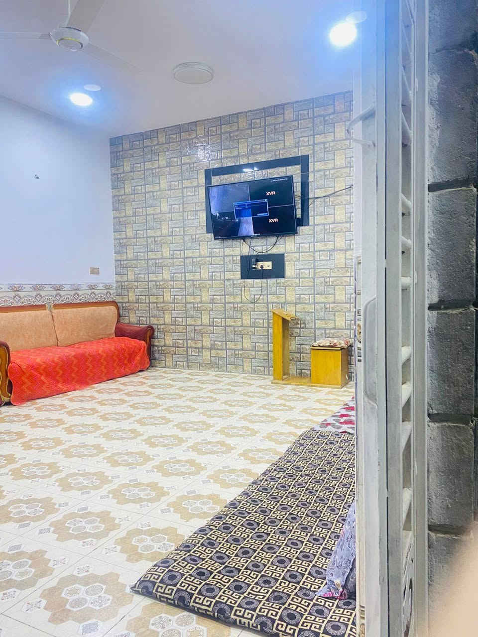 🏠 دار للبيع – شارع 80 نجف

📍 موقع مميز جداً، يبعد عن الشارع العام حوالي 10 أمتار فقط.

🔹 المساحة: 125م²
🔹 السند: طابو صرف
🔹 الموقع: ركن
🔹 الواجهة: 12م
🔹 النزال: 10م
🔹 عرض الشارع: 15م
🔹 سنة البناء: 2023
🔹 توجد طارمة أمام الدار

🏡 الطابق الأرضي:
استقبال + غرفة نوم + هول صغير + مطبخ + حمام داخلي + حمام خارجي.

🏡 الطابق الثاني:
غرفتان نوم + هول كبير + مجمع صحيات.

✨ بناء حديث، موقع ممتاز وقريب جداً من الشارع العام، ومناسب للسكن والاستثمار.

💰 السعر  135 مليون دينار
🤝 والبيع بيه مجال للجادين.

📞 للاستفسار ومعرفة كافة التفاصيل:
مراجعة مكتب الكوثر للعقارات والمقاولات

📱 ***********
📱 *********** واتساب
