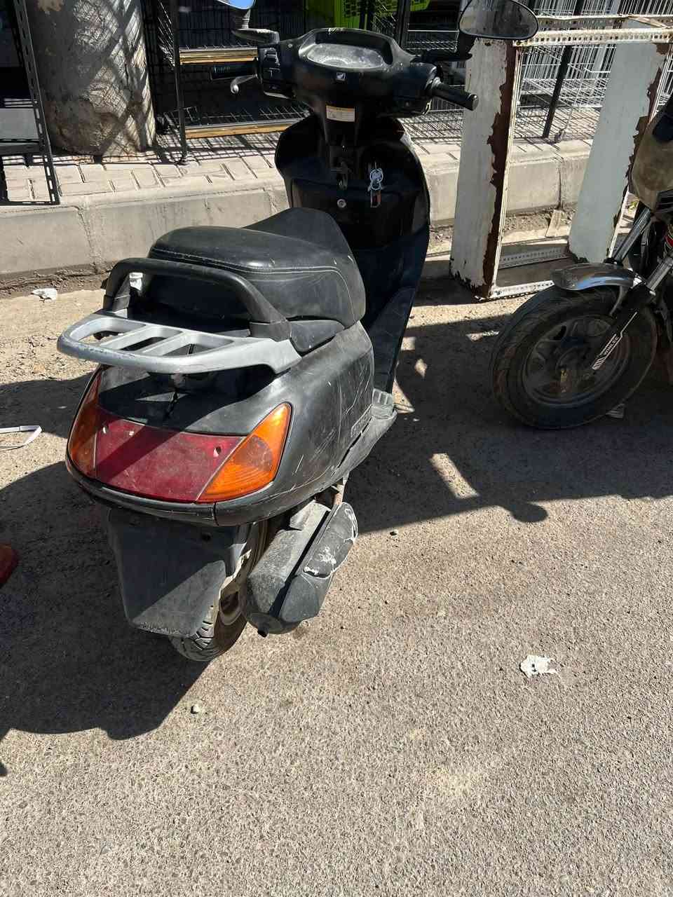 السلام عليكم للبيع سعر 250 الف نهايه مكاني شارع الامين قرب الشورجه دراجه نكره سلف بس برك امامي ودبلات ***********
