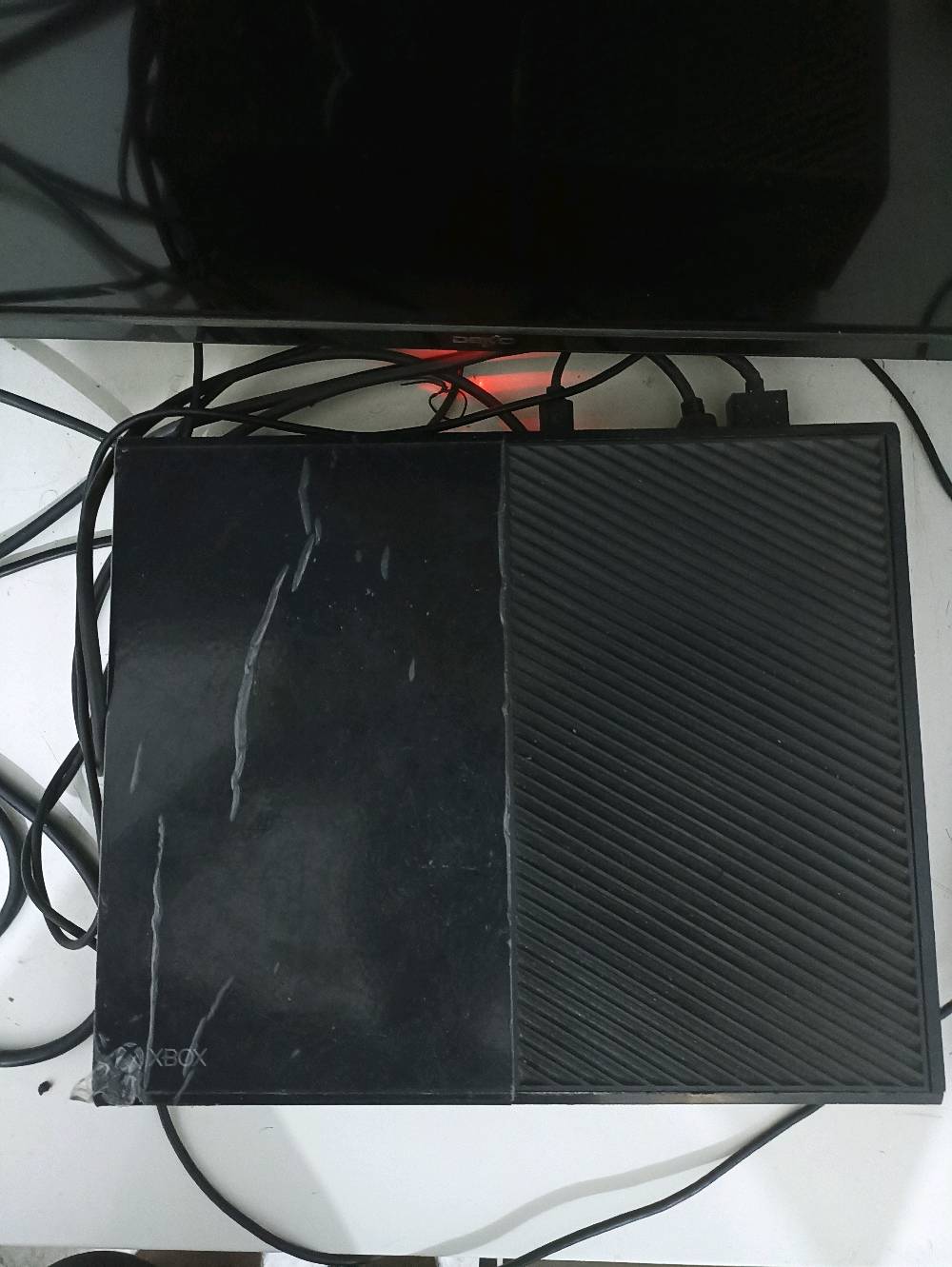 السلام عليكم جهاز xbox one fat متروك مدة اسبوع بي جويستكات عدد 2 سعره 120 او مراوس ب xbox 360 مهكر