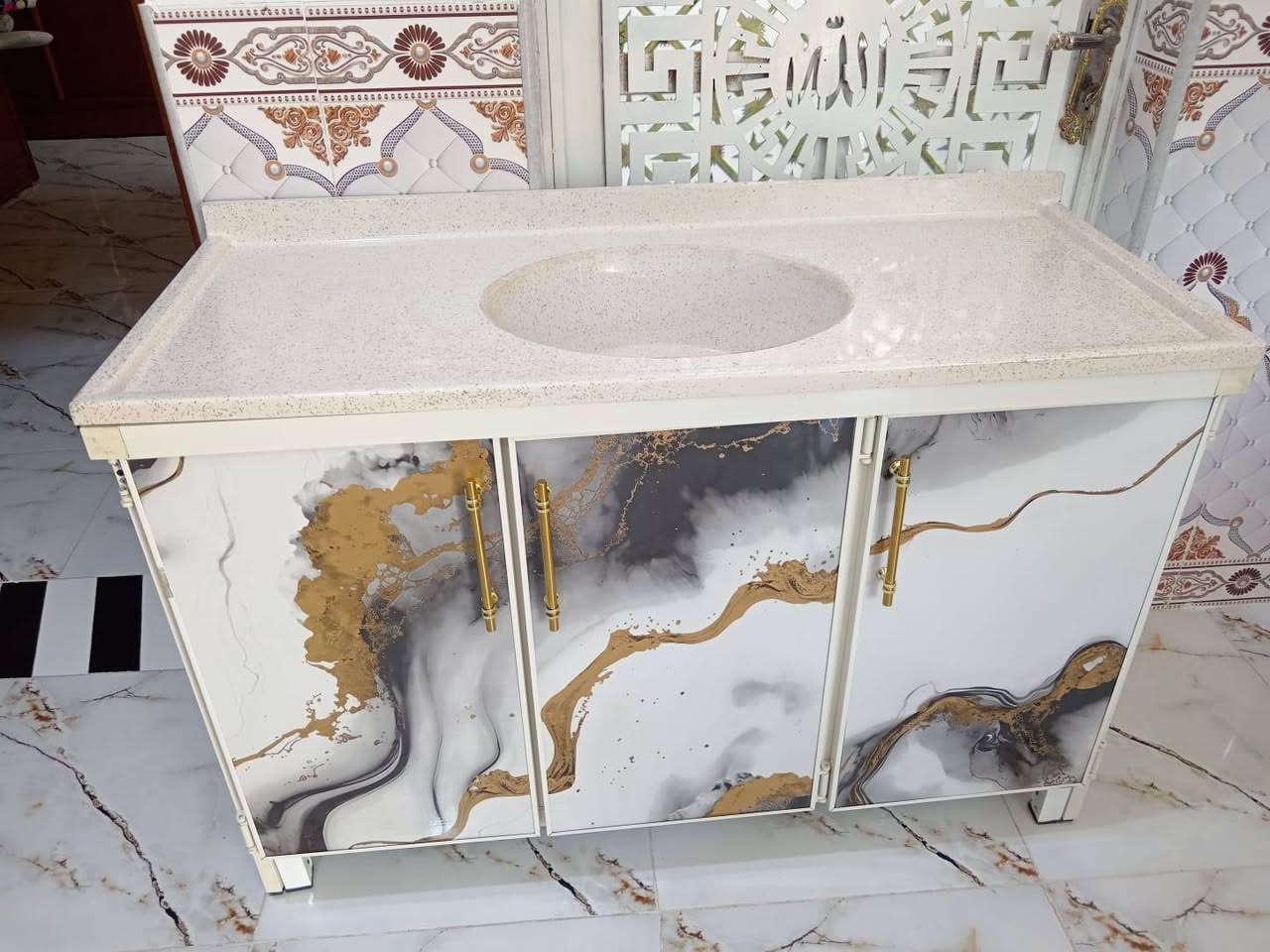 سنك معه ملحق مرمر استعمال شي قليل بعده بجيس نضافه داخل وخارج ***********
