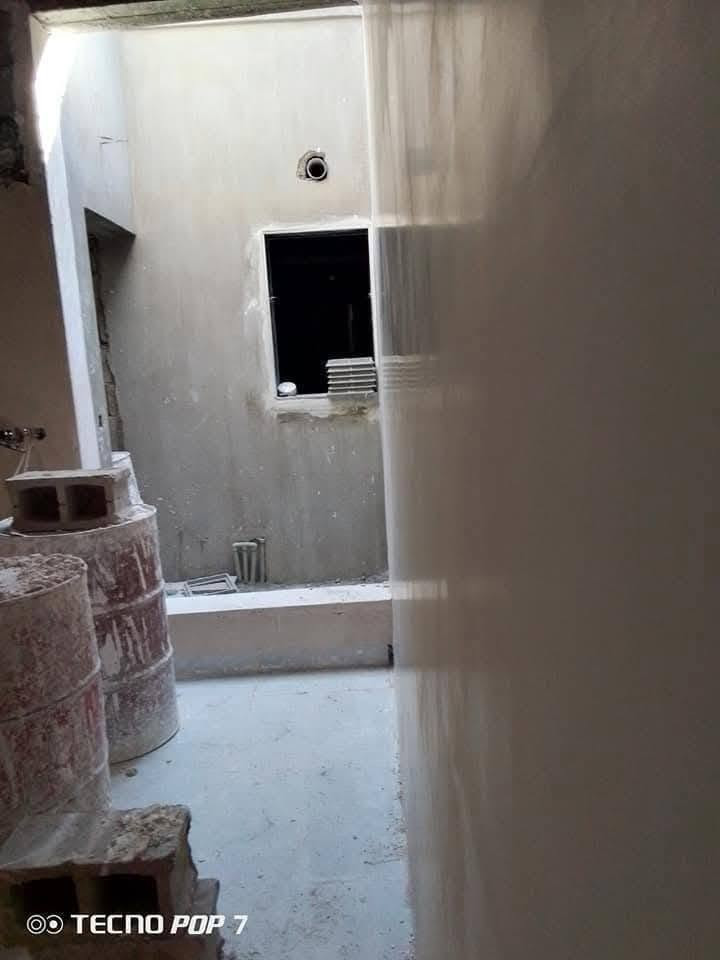 اسطه بياض شغل درجه اولى طبك مسطر  شغل هندسي 
***********

نص مكتوب في الصور:
- SHOT ON TECNO POP 7
- TECNO POP 7