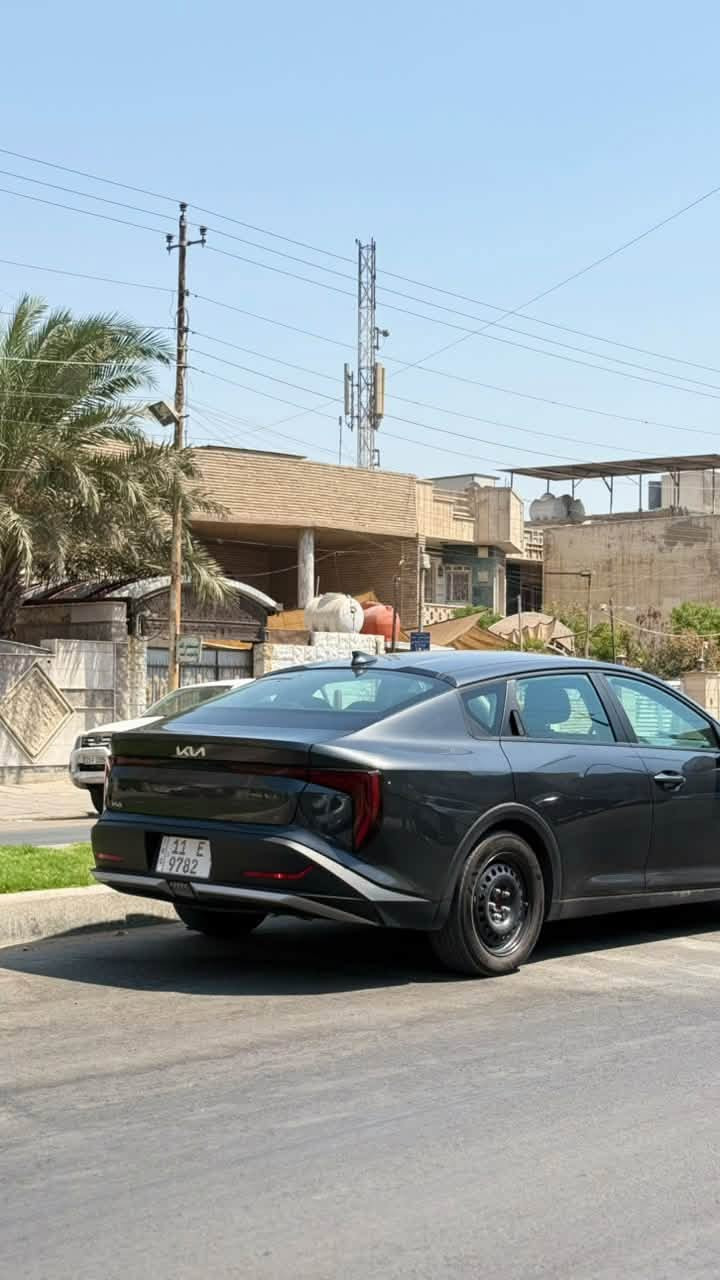 السلام عليكم 

Kia.    K4

رصاصي غامق

2025

محرك 2000 دوش

38 mil

بصمة ، كاربلي 
شاشة كبير متصل 
مثبت سرعة
تحديد مسار 
مانع انزلاق
تشغيل عن بعد
ترحيب اضائة ب يدة 

تبديل باب ورا السايق مال تفصيخ
ودعامية وبيها شوية صبغ السيارة ادز صور الحادث 

رقمها بغداد رباعي شبه
السيارة رزانة وقوة وكلش حلوة ب سياقة
واسعة وتبريد ودوسة سيارة خير من الله لا لغود ولا شواصي كله مكفول محرك كير كلشي سيارة حتى طستها زبد 

بغداد حي اور 
***********
170 وبيها مجال

