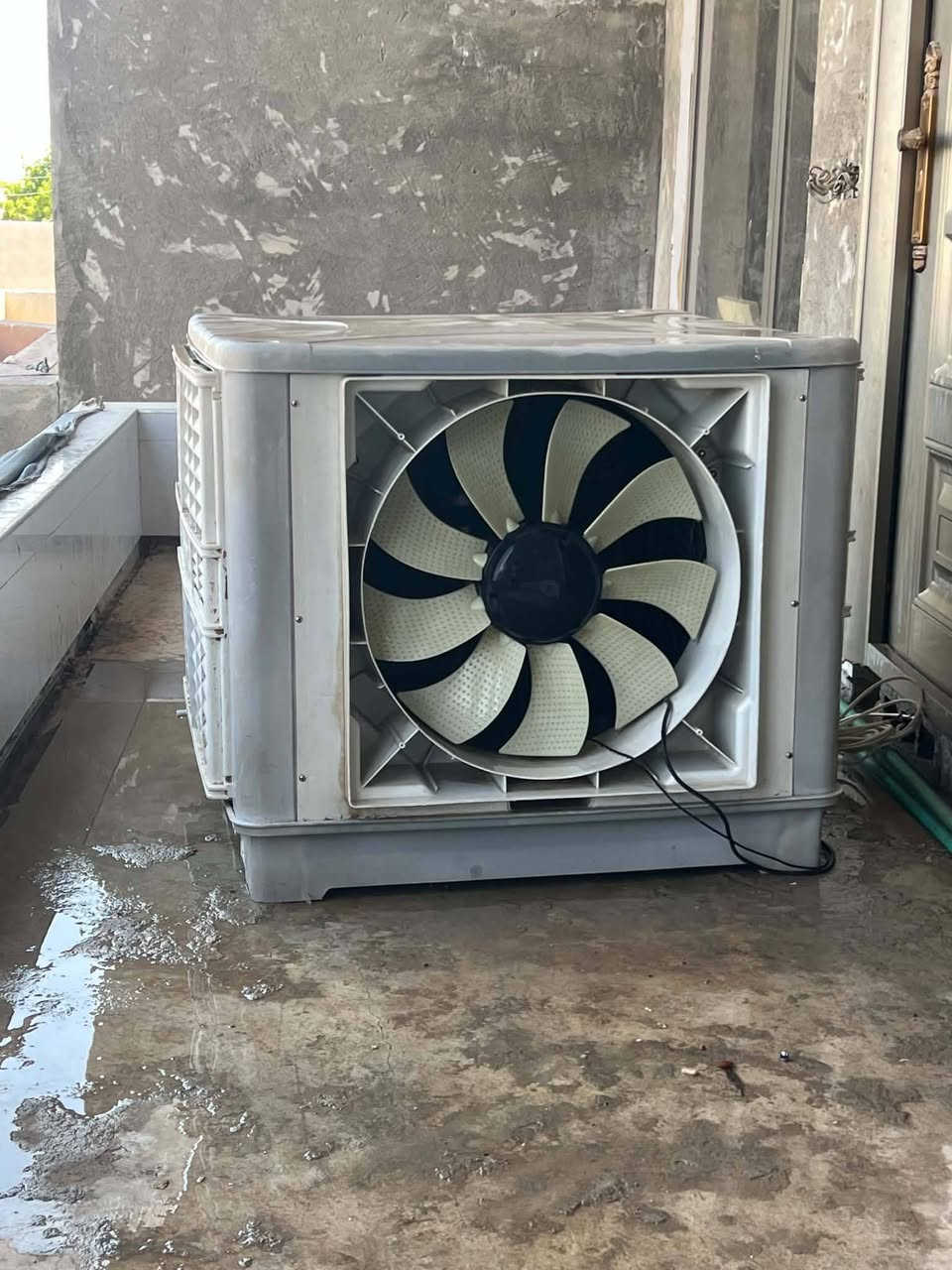 موبەریدەی دکت جۆری jeep  لۆک زۆرخاۆێن پوشەکەیی تازەیە بە 125هەزار کڕدراوە دوو واتەرپەمپە ناونشینان کەلار جوتیاران نرخ 475هەزار ***********
