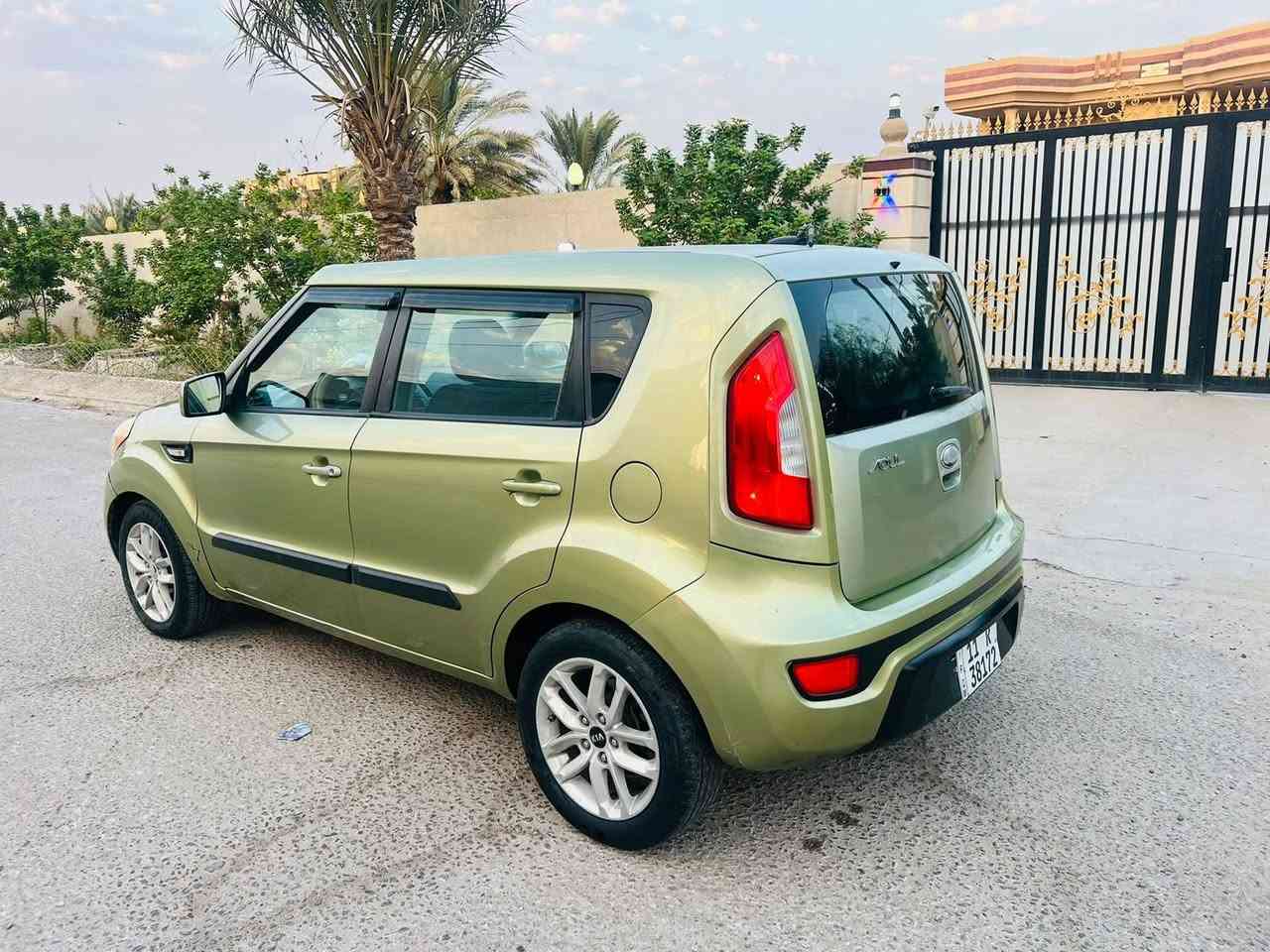 السلام عليكم
السلام عليكم كيا صول ٢٠١٣ امريكي 
حادثه جاملغ وبنيد 
وبيه رشات صبغ ابيع حزام سياره كير مكينه حداديه مكفول تخم تاير تبريد ثلج
سياره كل نقص مابيه 
رقم بغداد تحويل مباشر
مكينه ١٦٠٠ gdi
السعر ٧٢ ورقه 
مكاني بابل حله 
‭***********
