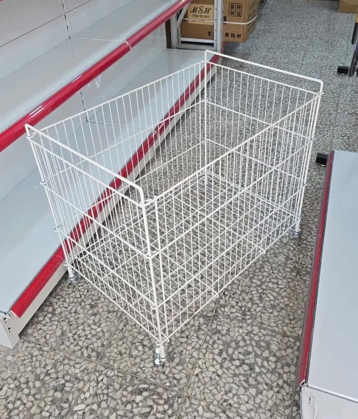 غراض محل للبيع مستعملات قليل جدا
ملكانات عدد 2 وحده كامله و وحده نص  
ستاند ملابس طابقين الحجم الكبير 
سله مال ملابس او مال احذيه 
بوري شخاطه عدد 2 طول الواحد 3متر مع ملحقاته كامل 

السعر والاستفسار عل الخاص او على الرقم ***********
