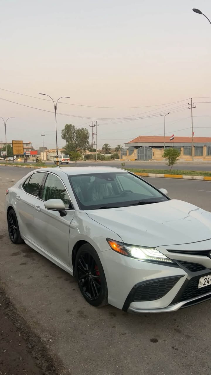 ‏2022  𝐓𝐎𝐘𝐎𝐓𝐀 𝐂𝐀𝐌𝐑𝐘-𝐗𝐒𝐄 Hybrid
تويوتا كامري (XSE) موديل : 2022
اللون : سموك مميز

عداد المسافة : 54.000  Km

حجم المحرك : 2.5L ( 4.سلندر )

الضرر : بارد بالباب الصدر تقريبا شبر  
رقم الشاصي مع صور 
‏
 كافة الايرباكات سليمة 100%
المواصفات : 𝐗𝐒𝐄
فـول مـواصـفـات عدا الفتحة
ابواب  بصمة
بصمة تشغيل 
تشغيل عن بعد (𝐑𝐄𝐌𝐎𝐓𝐄 𝐒𝐓𝐀𝐑𝐓)
شاشة  كبير
كاميرا خلفية 
حساسات خلفيه
هاند بريك بصمة
اوتو هولد (𝐀𝐔𝐓𝐎 𝐇𝐎𝐋𝐃)
اوتو ستارت (𝐀𝐔𝐓𝐎 𝐒𝐓𝐀𝐑𝐓)
اوتو ستوب (𝐀𝐔𝐓𝐎 𝐒𝐓𝐎𝐏)
رادار امامي (تحديد مسار)
‏‎رادار جانبي (نقاط عمياء)
‏‎حساسات خلفي 
مانع انزلاق+𝐀𝐁𝐒
3انظمة  (𝐄𝐂𝐎) (𝐍𝐎𝐑𝐌𝐀𝐋)(𝐒𝐏𝐎𝐑𝐓)
نظام EV MODE
تحكيم استيرن+ شفتات استيرن
كشنات جلد ، كشنات كهربائي
كشنات الامامي هيتر 
لايتات (𝐋𝐄𝐃) عدسة زينون بيلادي
اناره داخليه led 
ترحيب بلادي بالدواسات 
شاحن وايرلس
مثبت سرعه تفاعلي قيادة اليه ، تحديد مسار 
تخم تايرات جديدات

***********
