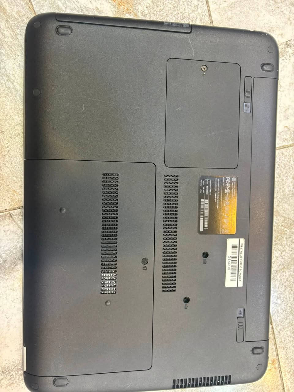 💻 لابتوب HP ProBook 450 G3 للبيع
 المعالج : Intel Core i5-6200U (الجيل السادس)
 الذاكرة العشوائية (RAM): 8GB DDR3
 التخزين (Storage): 256GB SSD (سريع جداً في التجميع والأداء)
 كرت الشاشة (GPU): Intel HD Graphics 520
 الشاشة: 15.6 بوصة

 الحالة: شغال وبحالة ممتازة ومناسب جداً للدراسة، الأعمال المكتبية، والتصفح.

(السعر: 325) ألف دينار و بيها مجال 
(مكان التواجد: بغداد و يوجد توصيل جميع المحافظات)
للتواصل: على الرقم ( *********** )
