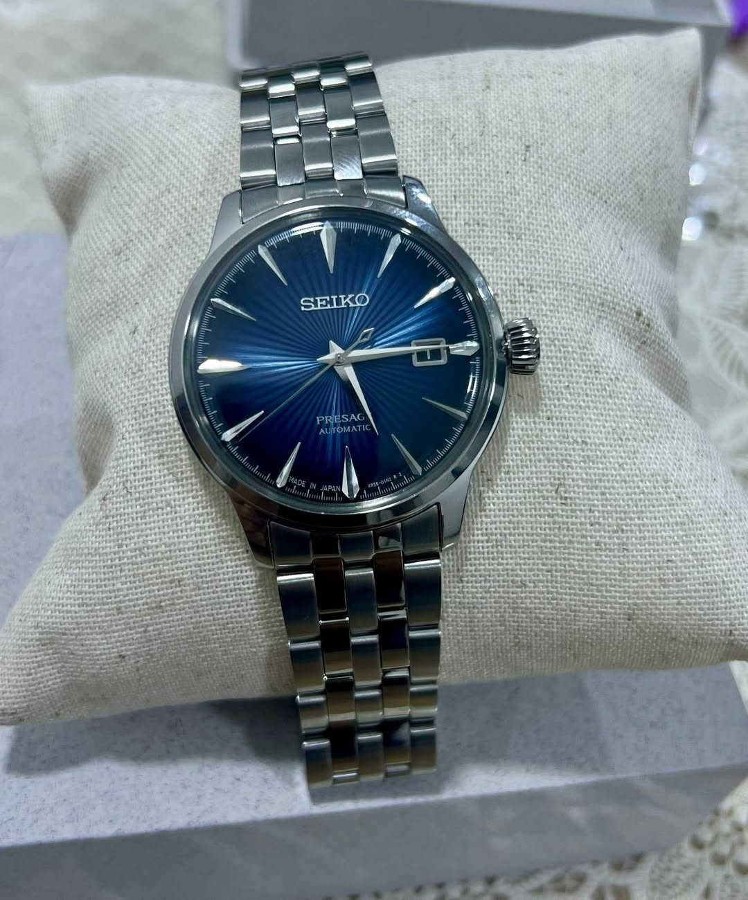 🔥 للبيع | تحفة يابانية فاخرة 🔥

⌚️ Seiko Presage Automatic

💎 ساعة راقية بتفاصيل فخمة ومينا أزرق ملكي بنقشة Sunburst تخطف النظر مع كل انعكاس ضوء صناعة يابانية أصلية 

 📏 قطر الساعة: 41mm

⚙️ حركة أوتوماتيك احترافية تعمل بالحركة بدون بطارية

🩶 سوار ستانلس ستيل فاخر بتشطيب عالي الجودة

📅 عرض للتاريخ بتصميم أنيق وكلاسيكي

📦 الحالة: جديدة بالكامل بالباكيت

💰 السعر: 400$ قفل

📩 للجادين وأصحاب الذوق الراقي – التواصل خاص او واتس اب ***********
