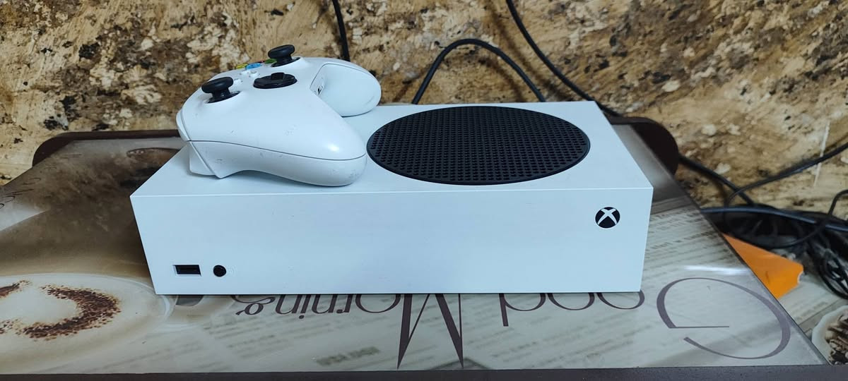🎮 للبيع Xbox Series S
✨ التفاصيل: 🔹 Xbox Series S
🔹 سعة 512GB SSD 💾
🔹 إصدار 2024 📅
🔹 تاريخ التصنيع: 05/06/2024
🔹 يد أصلية 🕹️
🔹 الجهاز غير مفتوح نهائيًا 🔒
🔹 لم يتم تصليحه أو تبديل أي قطعة 🛠️❌
🔹 يعمل بصورة طبيعية وبدون مشاكل ⚡
🔹 نظيف ومحافظ عليه ✨
📦 المحتويات:
🎮 الجهاز
🕹️ اليد الأصلية
🔌 كيبل الكهرباء
📺 كيبل HDMI
⚡ UPS (يو بي إس)نظيف ايضا 
ما عندي كارتون
📍 الموقع: كركوك
💰 السعر: 425 ألف دينار
🤝  للتواصل ع الواتس او انستا ***********
vv_cv4
السبب: ما متفرغ بسبب عملي

