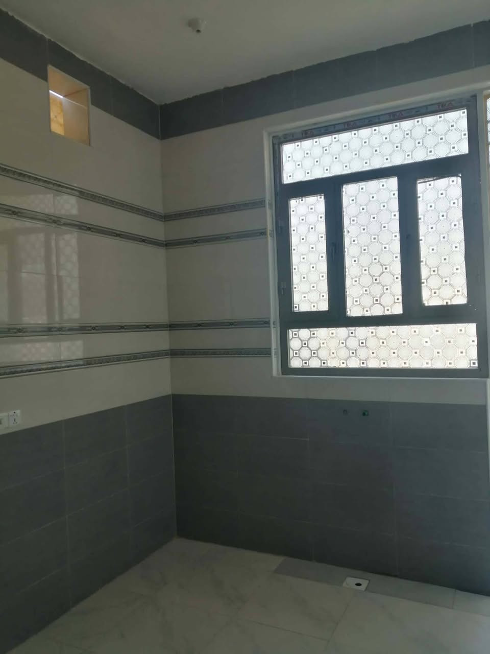 خلفه سيراميك متفرغ بورسلين لوح ارضي كل انواع السيراميك اشراف مهندس للتواصل ***********
