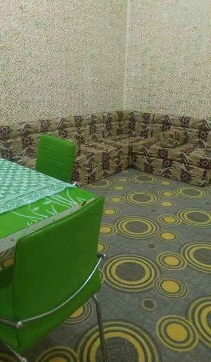 السلآم عليكم ورحمة الله وبركاته اسعد الله اوقاتكم احبتي يعلن مكتب عقارات النور الذهبي عن توفر لدينا بيت للبيع مساحه ٢٠٠م طابو زراعي وكيل  في أبي الخصيب ابو الجوزي داخل كيلو متر عن شارع السايدين يحتوي على غرفتين نوم وصاله ومطبخ وستقبال وكراج بناء بلوك البيت فرعي  مقابيل مدرسه بلاد الرافدين بالطريق لي رايح على ام نعاج سعر ٩٠مليون وبي مجال للشراي للستفسار الاتصال على الأرقام التاليه نستقبل كافات عروضكم العقار يه عنوان المكتب ابو الجوزي مجاور معمل الجابري للسخانات *********** *********** البصرة, العراق
