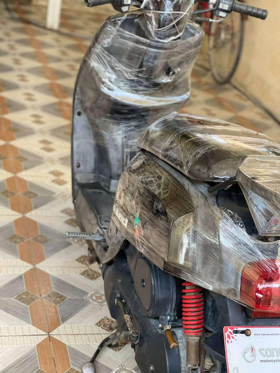 سلام عليكم للبيع دراجه بوليس كابريتر سلف بلاد نضيفه دراجه بلاد شلعه معدل فول مابيه اي شي دراجه خير من الله سعر 750 بيه مجال عنوان بعقوبة تقاطع القدس رقم ***********
