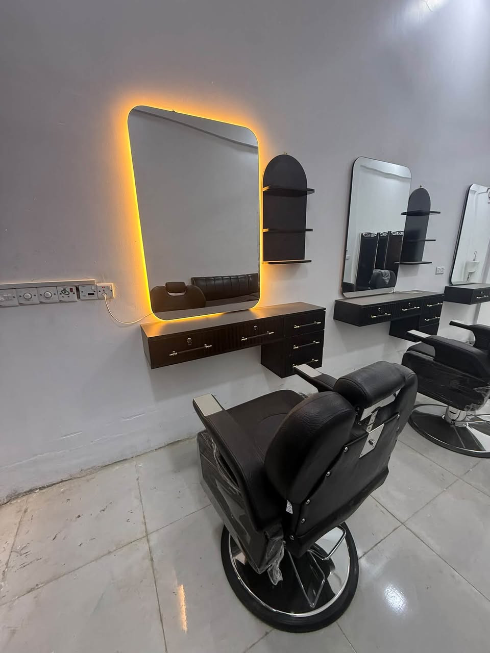 📢🔥 فرصة للبيع – محل حلاقة جاهز بالكامل 💈✂️
🔥🔥السعر ٤ ملايين وبي مجال 🔥🔥

للبيع محل حلاقة مرتب وجاهز للعمل مباشرة، ومتوفر بيه كل ما تحتاجه حتى تبدي شغلك بدون تعب وتجهيز من الصفر 👌

📍 العنوان:
حي الوحدة – قرب كلية المدائن – مجاور كوفي الجامعة

🔹 سبب البيع: بسبب عدم التفرغ وإدارة المحل

✨ فرصة ممتازة لأي شخص يريد مشروع جاهز ويباشر شغله مباشرة.

📞 للاستفسار والتواصل:
***********
