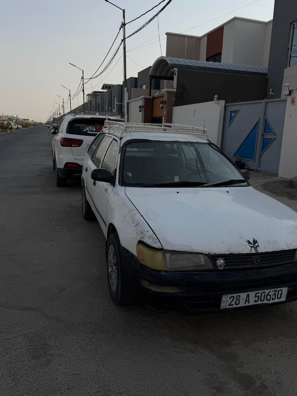 السلام عليكم
كورلا ستيشن موديل1993
سياره مكفوله من ضربه او كص  
مكينه جديده صار شهرين من بدلتها 
وكير نضيف  
رقمها نجف بأسمي 
مكاني النجف الاشرف 
***********
السعر 50وبيها مجال النجف, العراق
