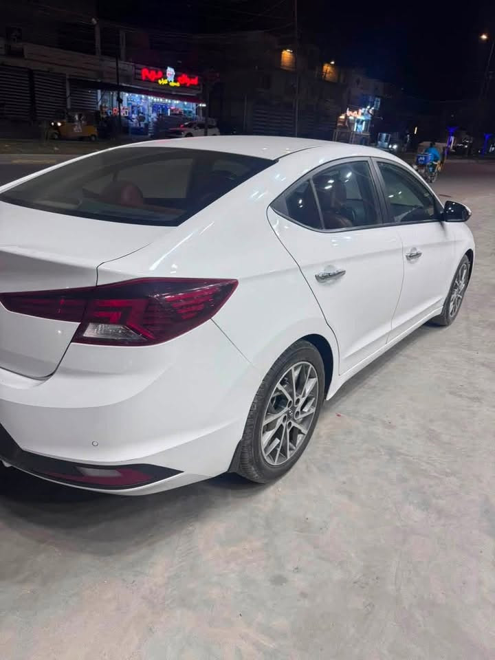 مكاني بغداد حي اور 

                      ***********

 هيونداي النترا   ELANTRA 

 موديل ٢٠١٩        

رقم بغداد دولي نفاذ سنويه ٢٠٢٩

ماشية ١٢٨ كم

   للون ابيض ثلجي

 السيارة مكفوله كفاله عامه ماعدا بارد اصبعين 

حساس  خلفي اصل 

لدنهاري  LED 

انظمت ترحيب

سلايد روف فتحة 

حجم المحرك2000

الجنطه ذكيه 

تبريد امامي و خلفي 

المري قابلة للطي AUTO 

اشاير بلمرايا 

تحكم مقود جهتان 

المودات

الاوامر الصوتية 

شاشة  حجم كبير

 كامره امامي خلفي

كاميرا دوارة 

يدة ابواب نيكل

حساس  خلفي

🅿️‏Led امامي 

‼️السيارة مكفوله كفاله عامه ‼️

ملاحضه بيه بارد  مقدار اصبع بل هلال جاملغ الوره عكس سايق ورصعات خفيفه
