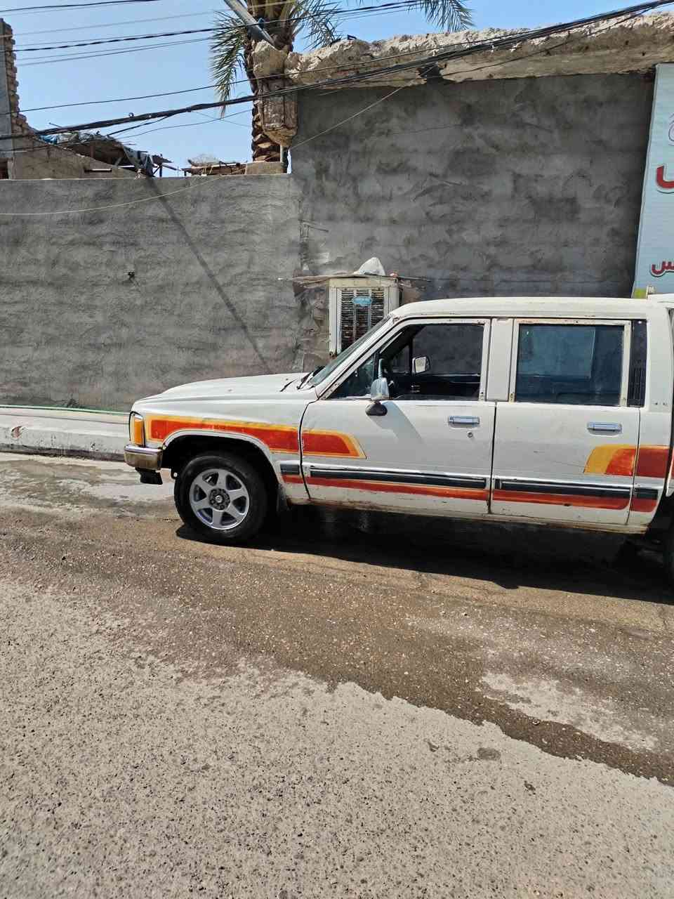 سلام عليكم بيكم للبيع الموديل 88 كير ومحرك نضاف تحويل مباشر السعر 30 ورقه وبيها مجال المكان الانبار الكرمه للاستفسار الاتصال على الرقم ***********
