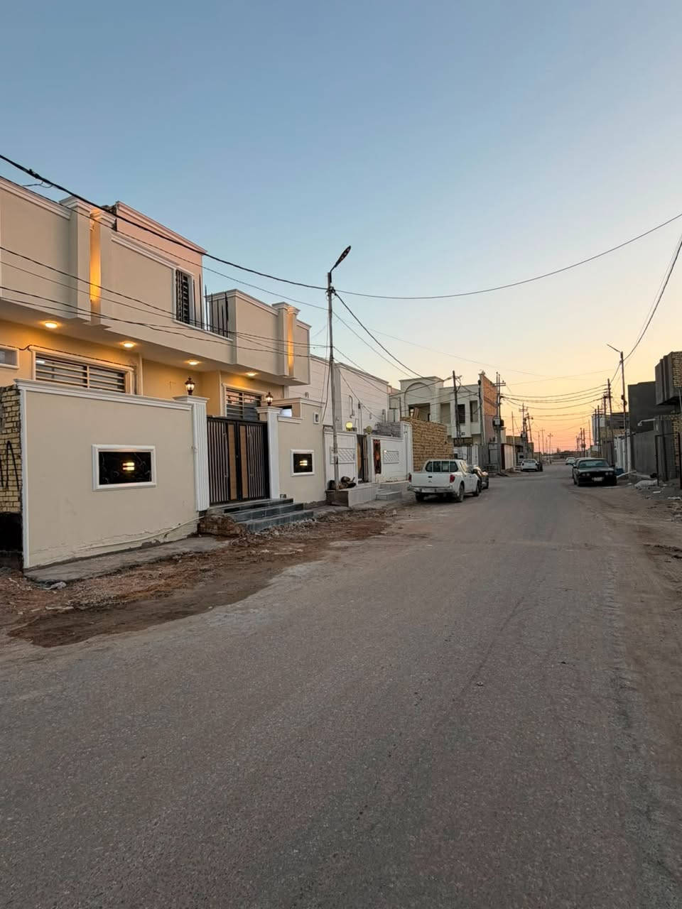بيت ١٠٠ متر مربع للبيع كونكريت 
غرفة وصالة واستقبال ومطبخ وصحيات 
مجمع توحيد العفلوكي اول شارع بعد مركز الشرطه 
للاستفسار *********** او***********
