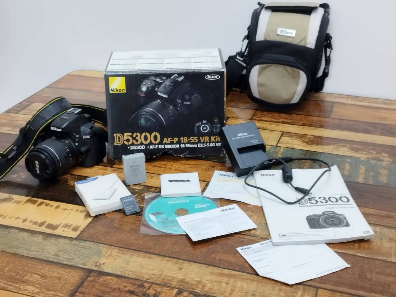 نيكون D5300 • نظافة ٩٥٪ • ملحقات كاملة