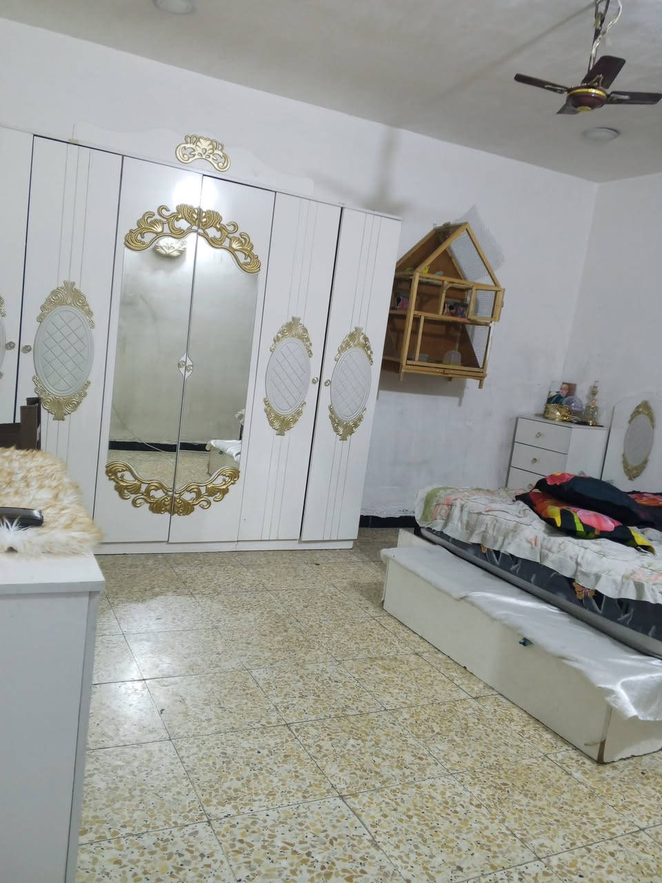 السلام عليكم دار للبيت 100متر في البلديات ضياء الحلفي السعر 110 وبي مجال بسيط التواصل ***********
