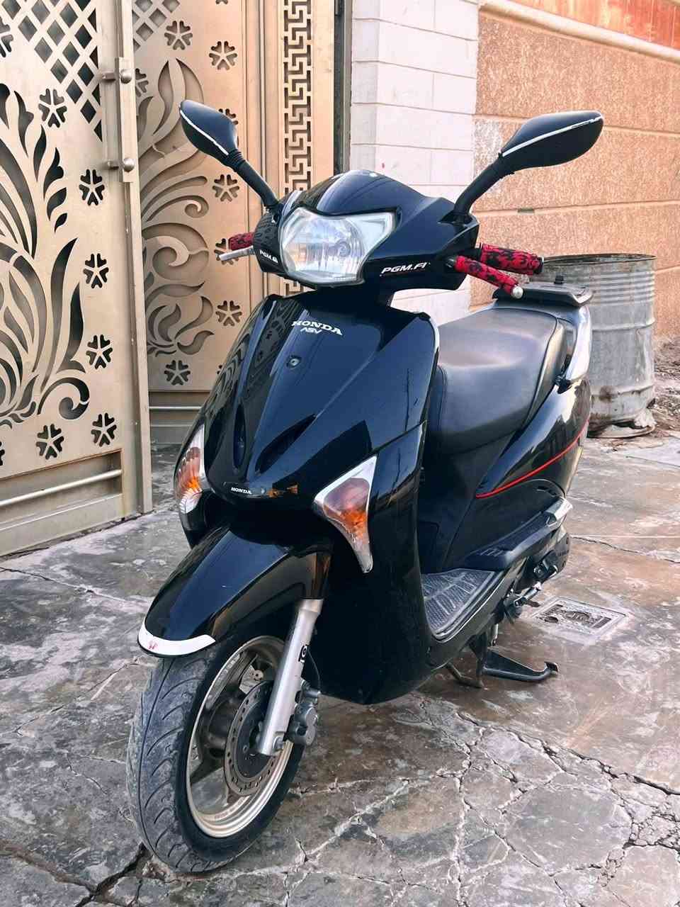 ليدي بعده بلادي ع شركة سعره 11 ورقه وبي مجال ***********
