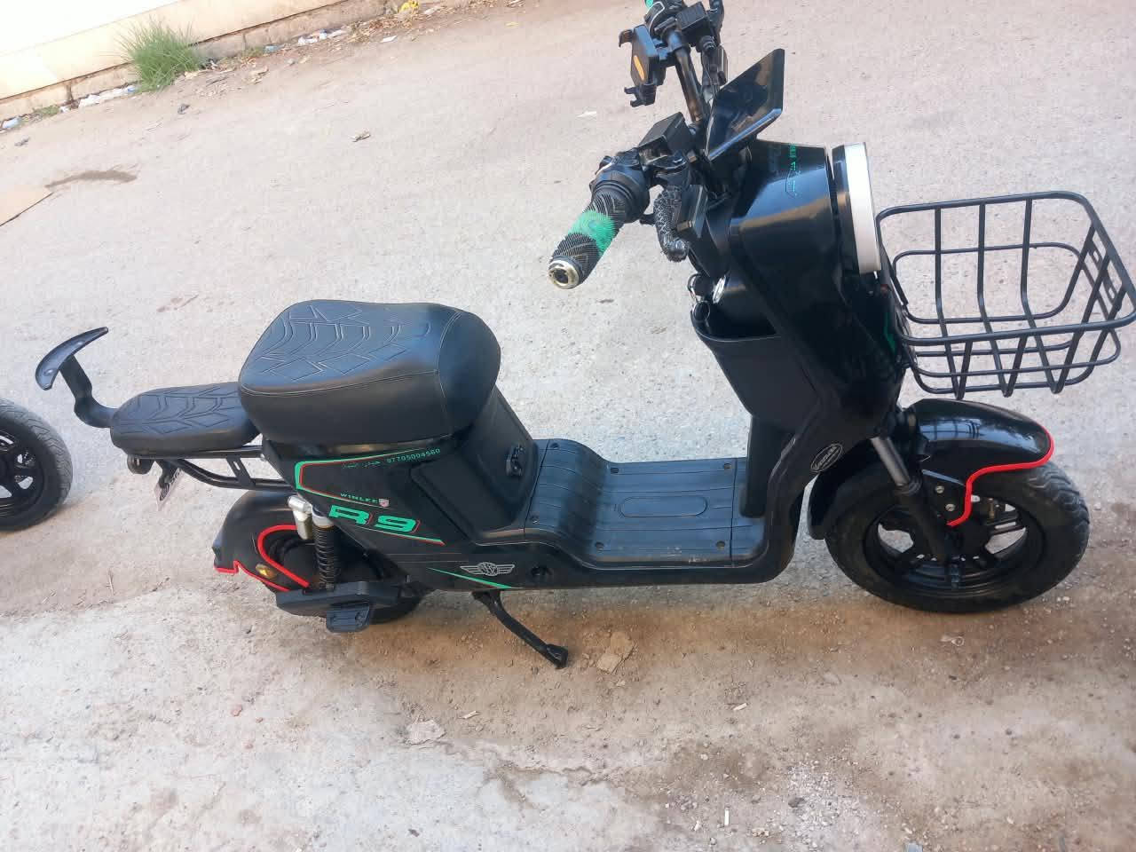 دراجه ار٩ بطاريات اصغار دراجة كاملة اي نقص مابيها بلوتوث رجوع بك سعر ٣٢٥ وبيها مجال قليل بعقوبة مجسر مفرك هاتف ***********
