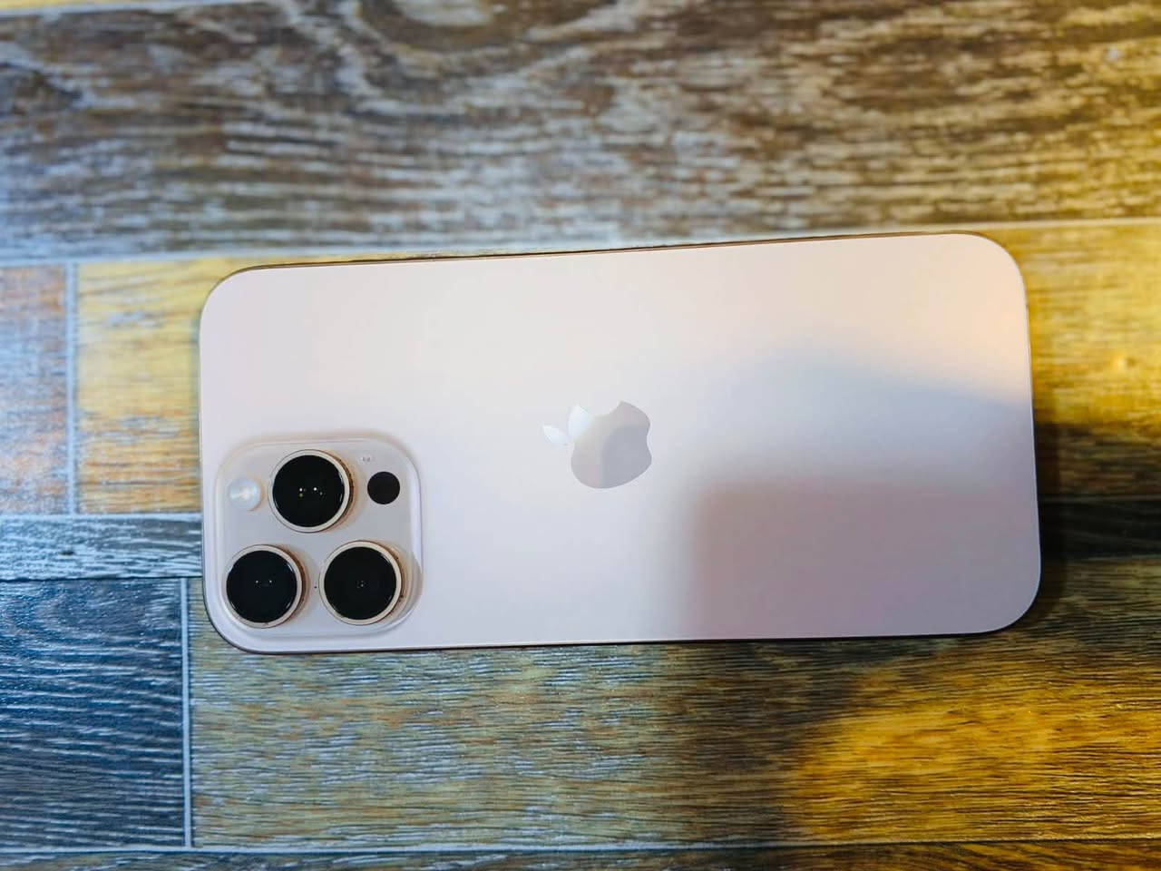 ‏سلام عليكم iPhone16 Pro ماكس بطارية 100 نظافة 99 الاستفسار على هذا الرقم***********
