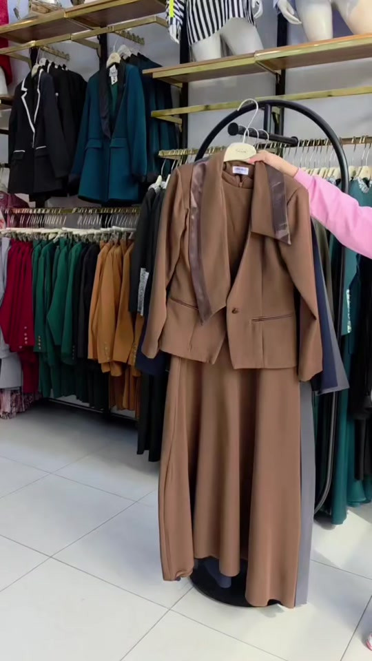 🔥 السعر 28.000 فقط 🔥 ✨ فستان قطعتين نسائي أنيق ومرتب 💎 موديل راقي وتفاصيل تخبل 🌸 متوفر بألوان مميزة 👌 مناسب للطلعات والمناسبات 🚚 متوفر توصيل 📍 مجمع أبو شامه – كربلاء شارع السناتر 📞 للحجز والاستفسار: *********** ***********
