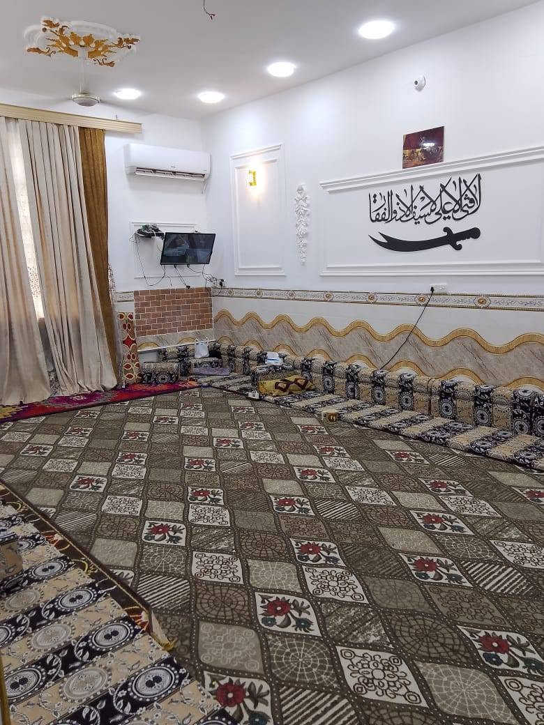 بيت للبيع مساحة 150مترواجهه9متر ونص حي النهضة الثالثة بناء جديد على شارع 20متر طابقين الثاني للسقف. مجموع الغرف 4 الصاله 2 مجمع صحيات 4 للاستفسار أكثر *********** السعر 130
