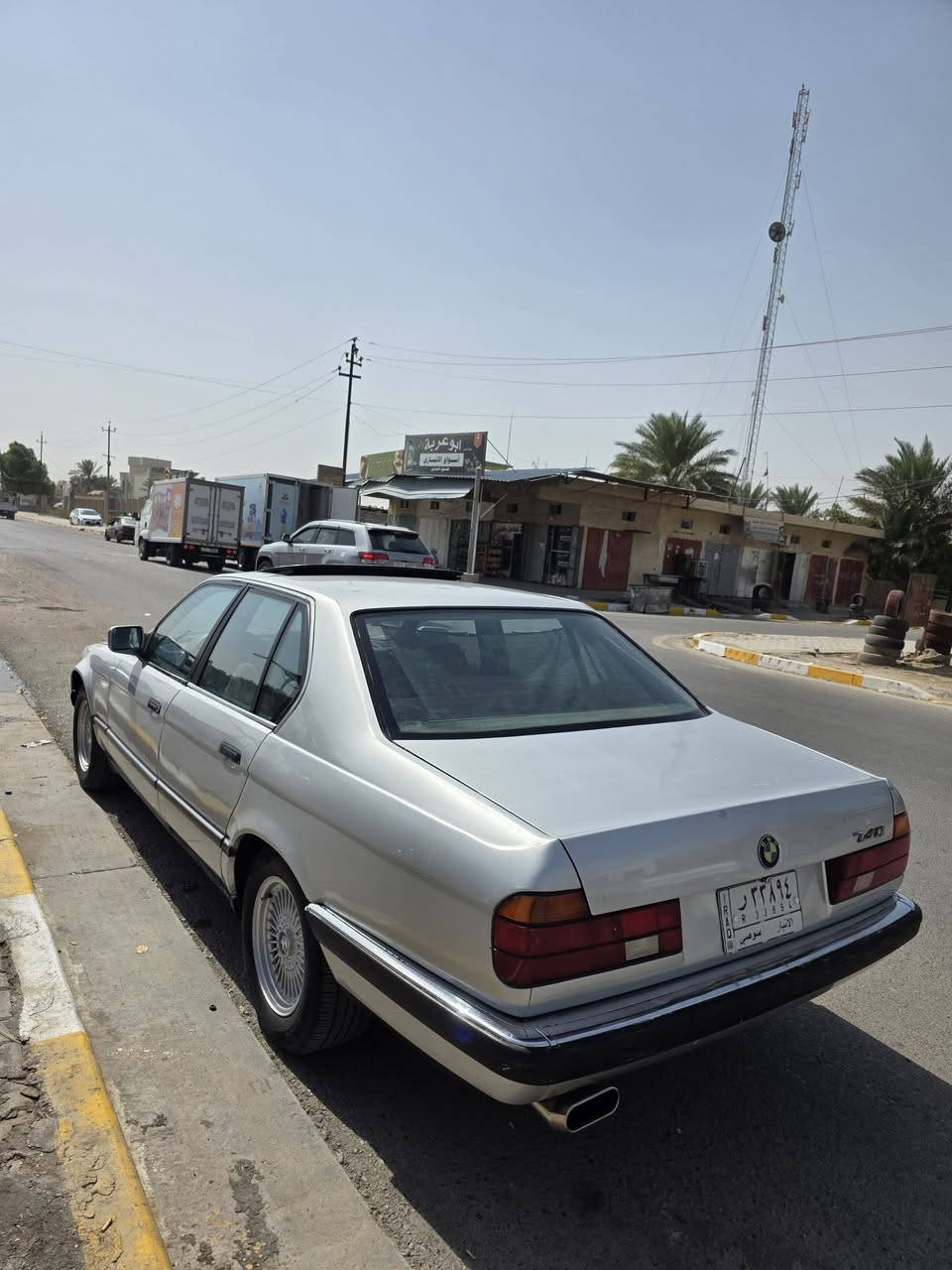 السلام عليكم
740 اصل  موديل 1992 محرك 4000 مسكر 8 سلندر بلادي انطي بي ضمان تنقيص تبخير ضعف  
كير شاده حاويه قبل 5 اشهر 
رقم انبار مشروط وطني بأي محافظه تتحول( شرط تحويل مباشر ثاني يوم )
سنويه ساقطه بتاريخ 20/6/2026
فول مواصفات 
دبل جام 
4 جام كهرباء يصعد شغال كله
سنتر لك شغال 
الجام والسلايت ينسدن من تقفل السياره بلادي 
كشنات كهرباء 
فتحه شغاله طكه وحده 
تبريد شغال شرط ثلج 
تخم تاير جديد كومفورس انتاج 2025 حته السبير جديد نفس الجواها
باتري جديد انديكو بعده بالضمان اقل ال6 اشهر 
داينمو 150 امبير جديده حاويه 
سلف جديد حاويه 
تخم قوايش ورولات للمكينه 
مروحه كهربائيه تشتغل من تحمه وتطفه حماوة ثابته شته صيف 
منضومه مي وراديتر جديد 
مسوي حمام للغرفه وتنضيف بأيدي ومنزل الصور
لايتات و بك لايت كله شغال 
مابيها كلوب محترك السياره 
ماسحات زراكات شغال 
سماعات ومسجل بلوتوث 
الصدر بحاله جيده مبدله جديد قبل ٤ اشهر  بس الامامي يراد بوش زيتيه تعبت شويه بس ممأثره ولا مبينه 
كاردن وشيال كاردن وصلايب وكوبلن حاويه مبدلهن
مسوي ادامه لمنظومه البانزين كامله نوزلات وبلكات وفلاتر وكلشي اذا ما تفر ويل علتبليط لا تاخذها 
صرفيتها كلش زينه واقل من ال6 سلندر تصرف 17 لتر كل 100 كيلو متر
مصبوغه عام وحلوة صبغتها بس ما مبولشه من مصبوغه وبيها شخوط وملاحظات بسيطه  
ضربتها بين الباب والجاملغ صفحة السايق ومعمره تعمير حلو وما مبينات والباقي مكفول من كلشي 

تخم دسكات ودهن بريك جديد والاي بي اس يرادله فقط الحساس الخلفي عكس السايق ويشتغل بلادي 

اقرة المنشور وشوف الصور زين رحمه على والديك وخابرني اذا اكو شي أضافي تريد تستفسر عليه 

السياره مال جناي وكامله وجاهزة من كلشي ومتعوب عليها 
السعر 55 وبي مجال 
مكاني بغداد ناحية اليوسفية القصر الاوسط 
رقمي 
***********
***********
بي واتسات
