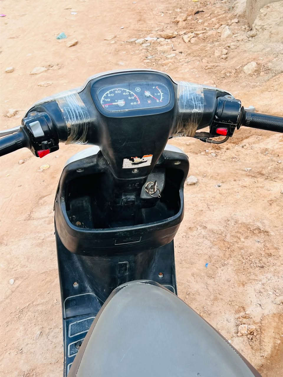 زعره للبيع مامفتوحه المكان ديوانيه شارع 60 السعر 300 مع المجال الرقم ***********
