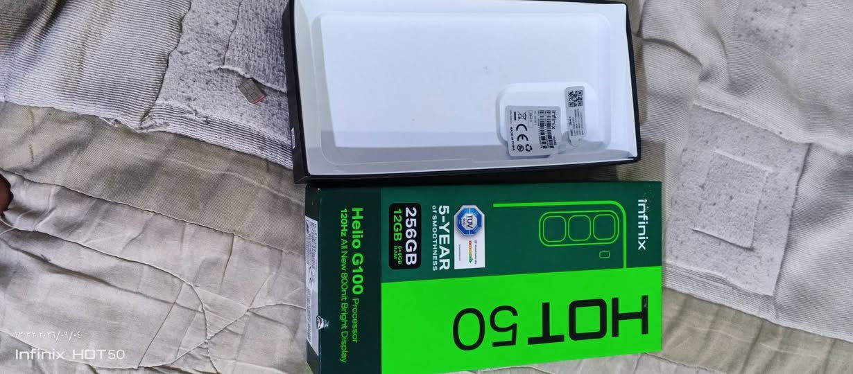 انفنكس هوت 50 للبيع سعر 250بيه مجال جهاز بعده بستيكرات الشركه استخدام شهرين ملحقاته كامله تواصل واتس ***********
