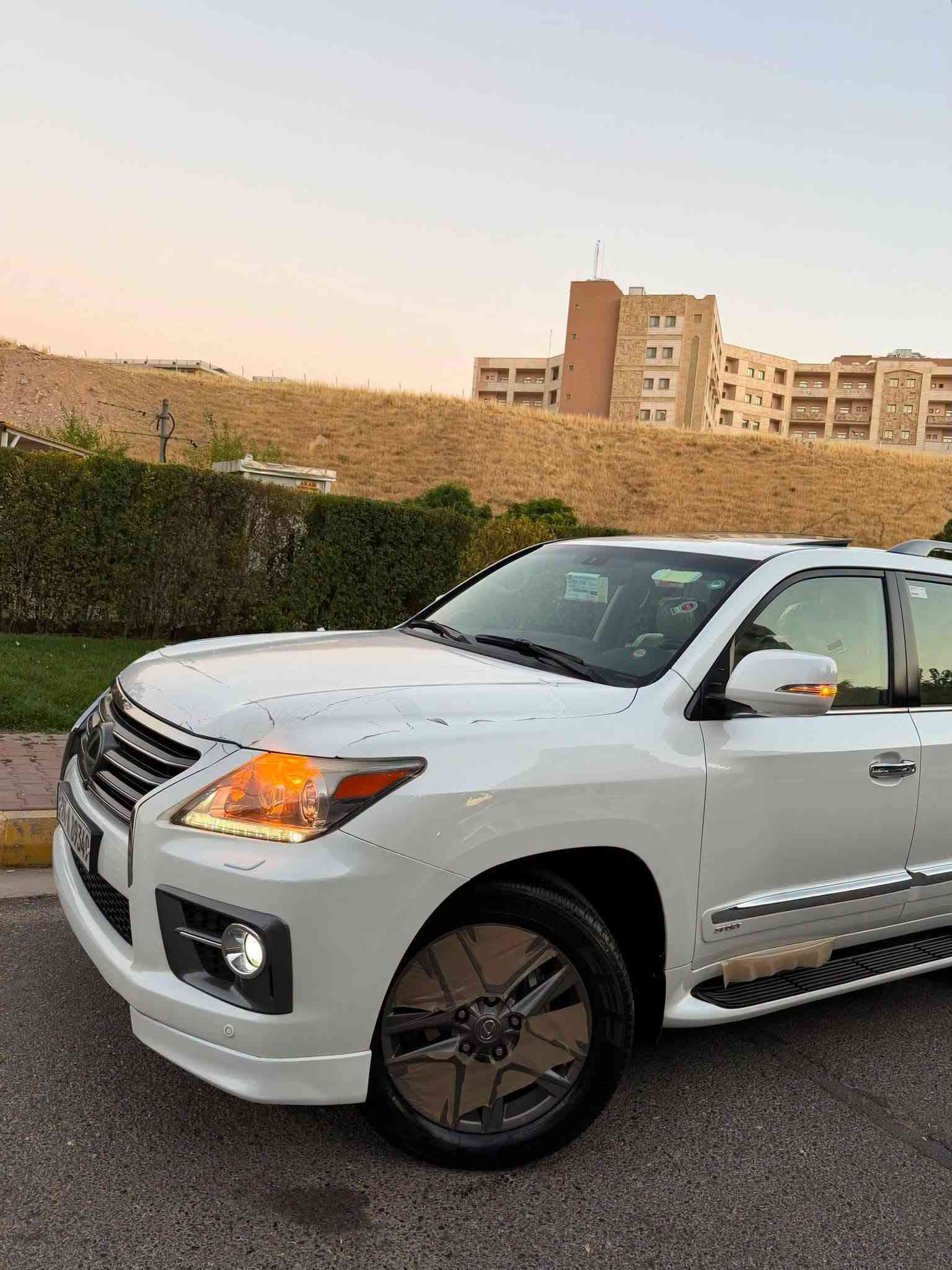 لكزز LX 570 • ٢٠١٥ • ١١٩ الف كم