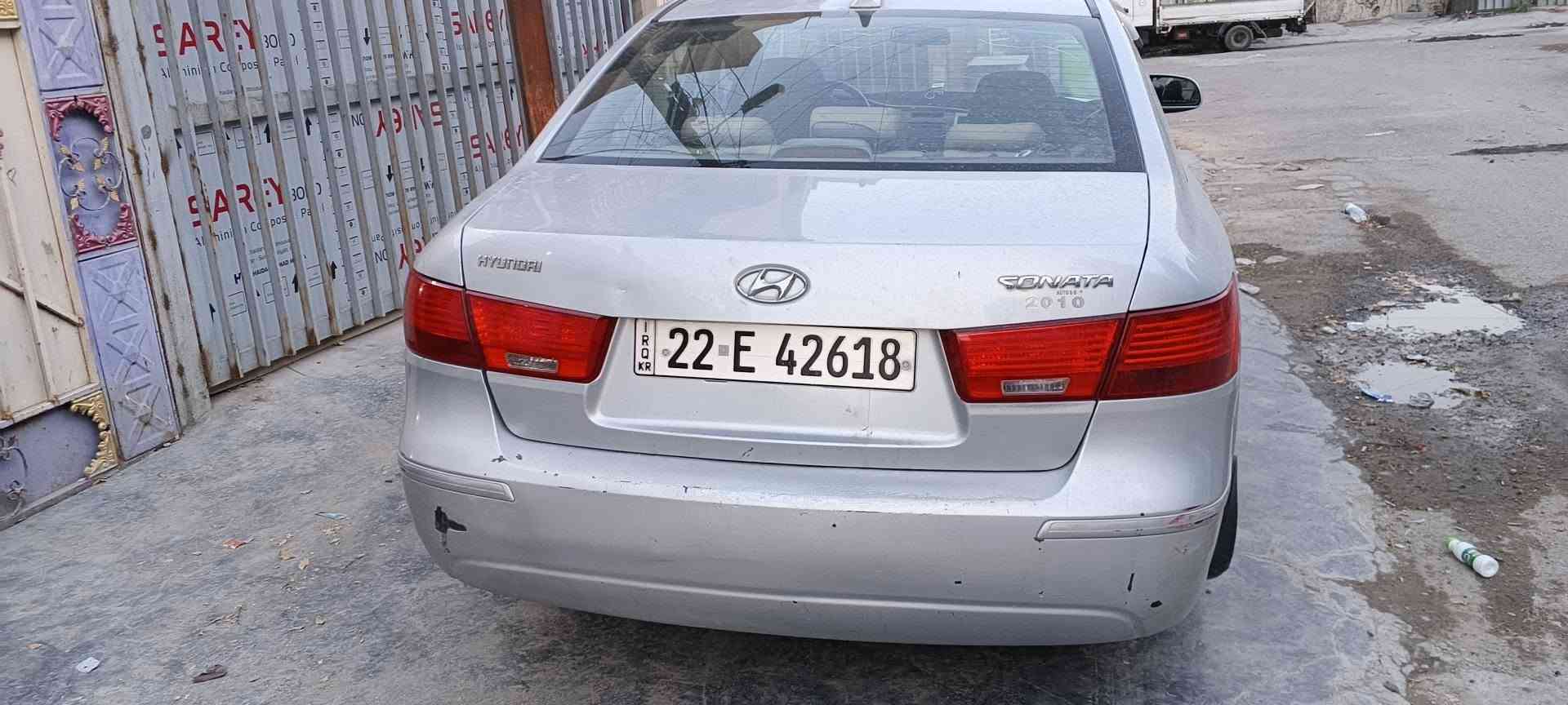 سلام عليكم سوناتا موديل 2010 وراد امريكي محرك 2400 دوش بيها قطعتين صبغ جاملغ الامامي وجاملغ الخلفي بدون دواخل 
بسمي تحويل مباشر العنوان بغداد البلديات 
باقي سيارة كفالة 
السعر 95 وبيها مجال بسيط 
الاستفسار ***********
