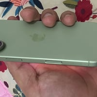 آيفون ١٧ • نسخة eSIM • بطارية ١٠٠٪