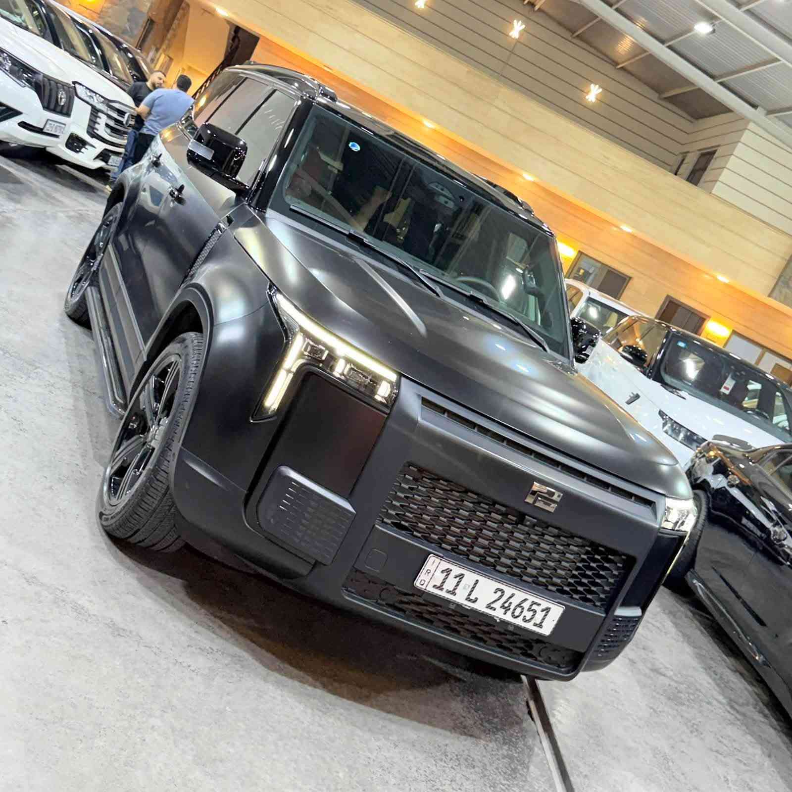 ROX 01 - السلام عليكم

المواصفات 
الموديل : 2025
الممشى : 3 آلاف كم فقط
اللون : اسود مطفي PPF مات حماية كاملة للسيارة
الضمان : ضمان شركة ليث العبيدي
الرقم : بغداد الدولي الجديد 11L
السيارة مغلفة PPF مات درجة اولى
مواصفات الفول الفول :
4 كراسي كابتن VIP كلها مساج وتبريد وتدفئة
نظام دفع رباعي AWD
محرك هجين 476 حصان - تسارع 0-100 بـ 5.5 ثانية
تعليق هوائي يصعد وينزل (Air Suspension)
شاشات 3 + شاشة تحكم بالستيرن
نظام قيادة ذاتية + رادار + تحديد مسار
بانوراما + كهرباء فول للكراسي
كاميرات 360 درجة 
ويل 22 اسود - دسكات برمبو
داخلية لون برتقالي 
للاستفسار 
مكان السياره بغداد البياع
***********
