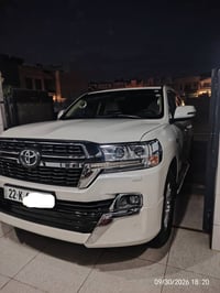 لاندكروزر GXR • ٢٠٢١ • ١٨٠٠٠ كم