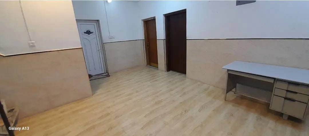 *🏡🔥 فرصة ذهبية استثمار + سكن + زراعي 25 🔥🏡*
*📍 الموقع: واسط - الصويرة - حي الجهاد - مجاور معمل الثلج الطائي مباشرة*

*📐 تفاصيل العقار:*
- *نوع السند:* زراعي 25
- *المساحة الكلية:* 1 دونم = 2500م² ✅
- *مساحة الدار:* 360م² طابقين 🏠
- *مساحة الحديقة:* 500م² 🌳  
- *المتبقي:* 2 معارض تجارية على الشارع 🏪🏪

*🏠 مواصفات الدار:*
*الطابق الأرضي:* 
استقبال فخم + هول + صالة واسعة + مطبخ + 2 غرفة نوم + حديقة كبيرة

*الطابق الثاني:* 
3 غرف نوم

*⭐ المميزات:*
- سند زراعي 25
- موقع حيوي وتجاري 100%
- يصلح سكن وعمل بنفس الوقت 
- قريب على معمل الثلج الطائي

*📞 للجادين فقط اتصل الآن:*
`***********`  
`***********`

#عقارات_واسط_الصويرة #زراعي25 #للبيع #حي_الجهاد #دونم
