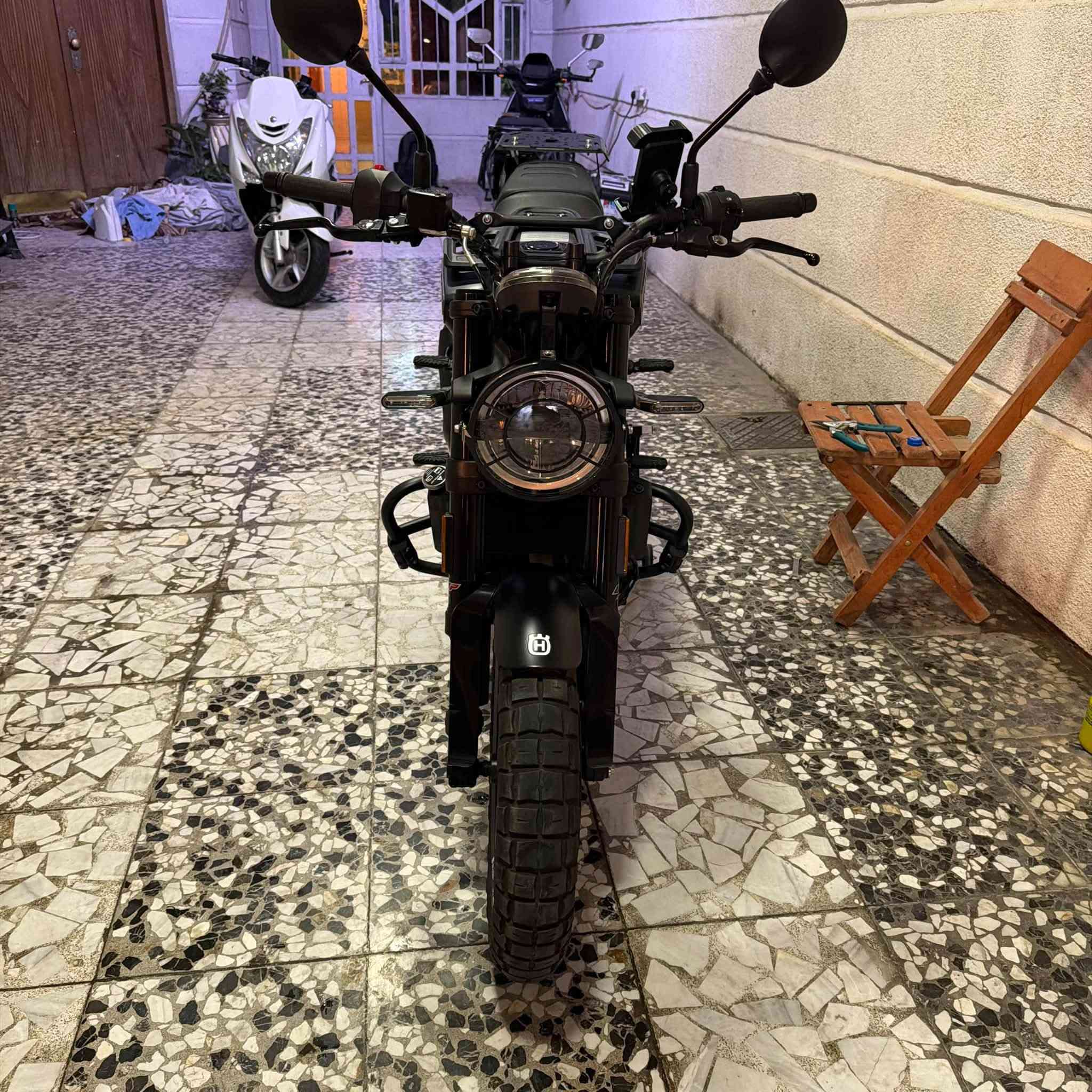 هوسكفارنا ٤٠١ • زيرو • ماشي ٧٠٠